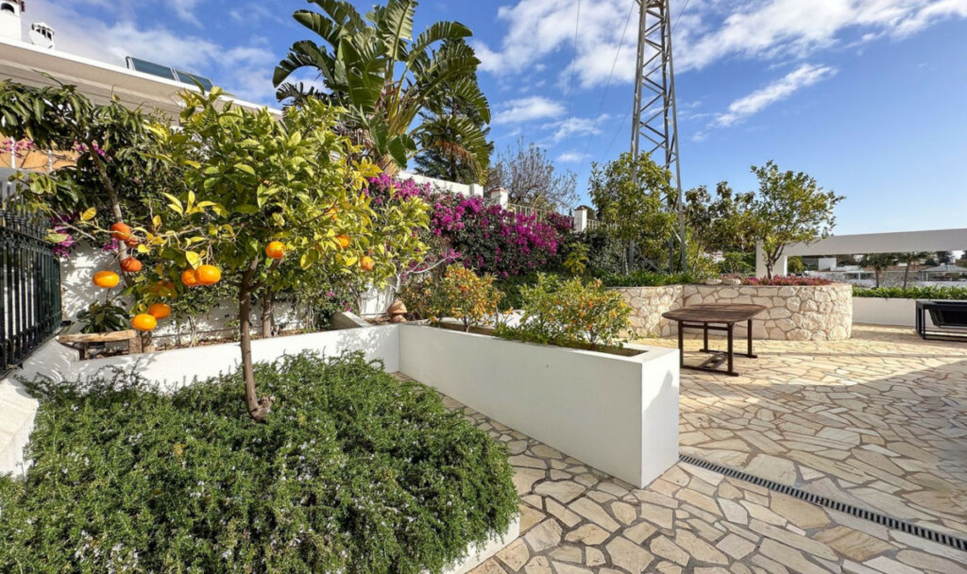 Resale - House -
La Capellania