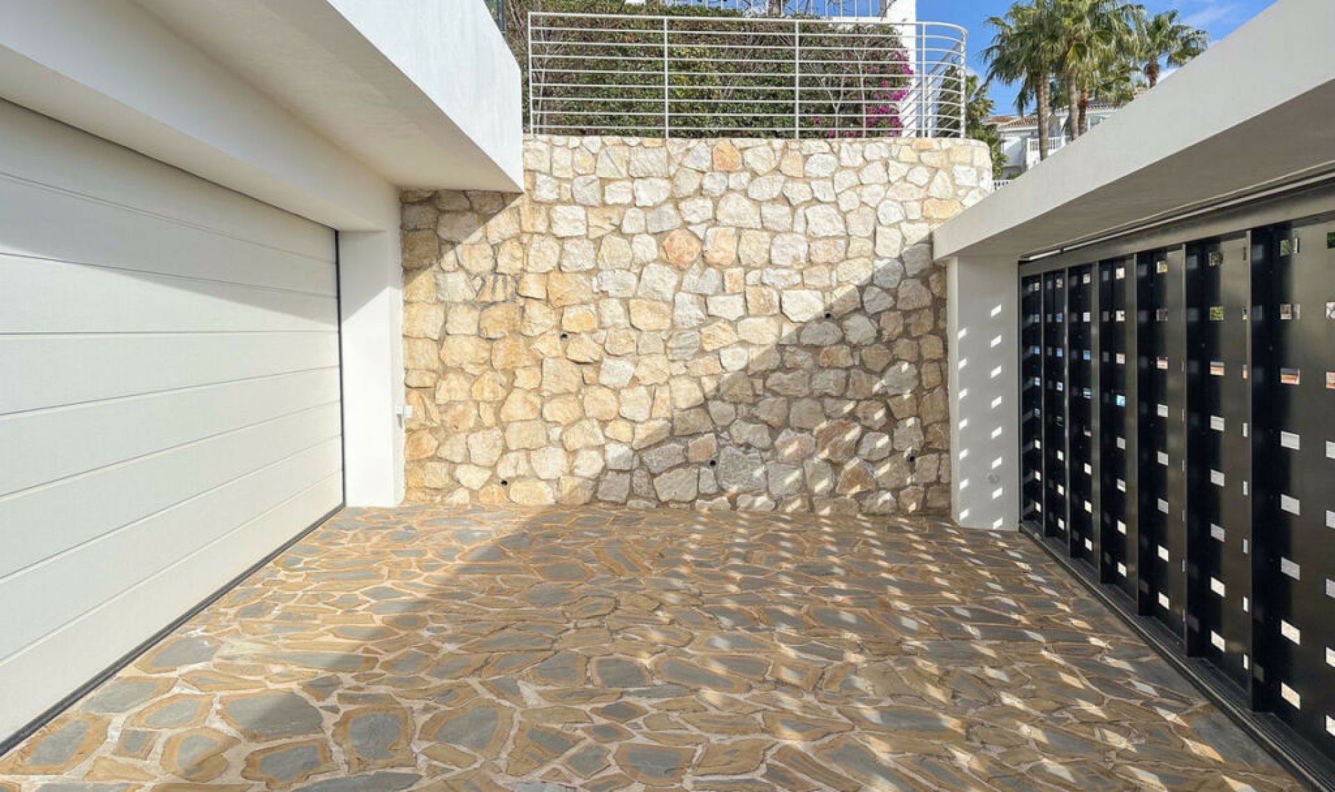 Resale - House -
La Capellania