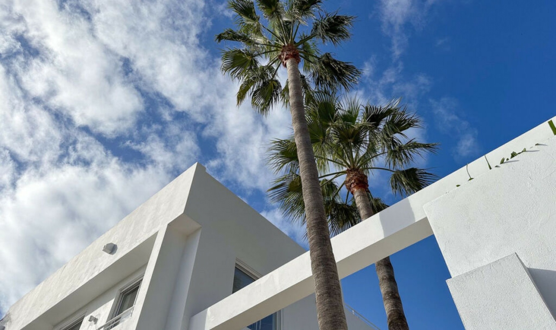 Resale - House -
La Capellania
