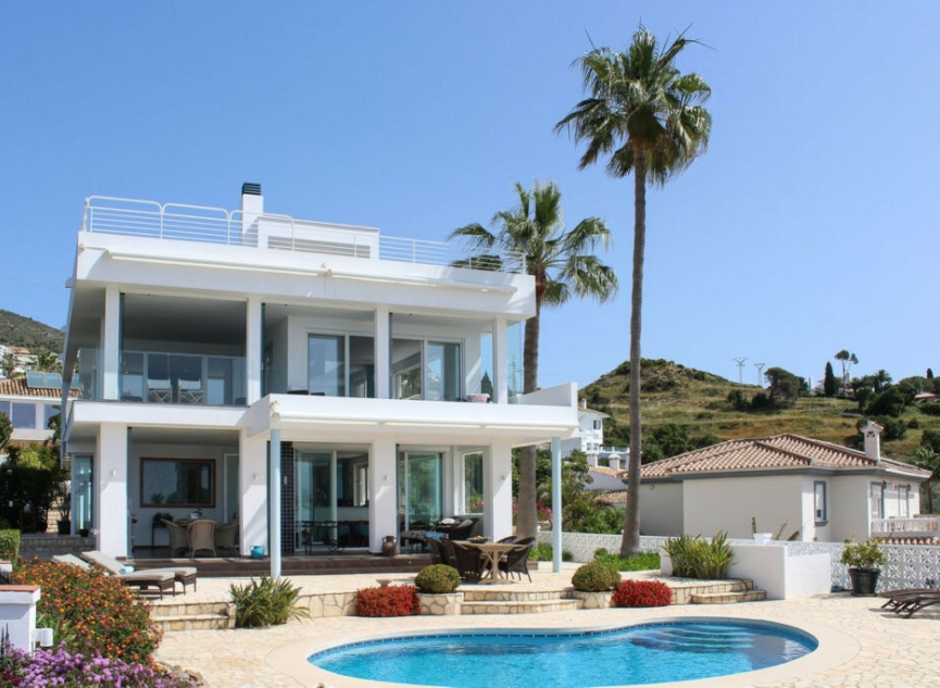 Resale - House -
La Capellania