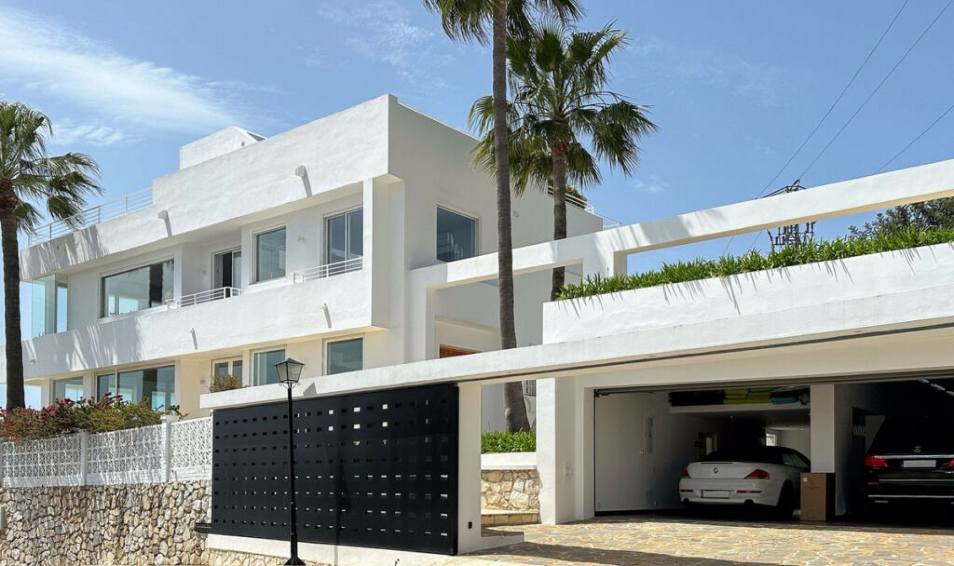 Resale - House -
La Capellania