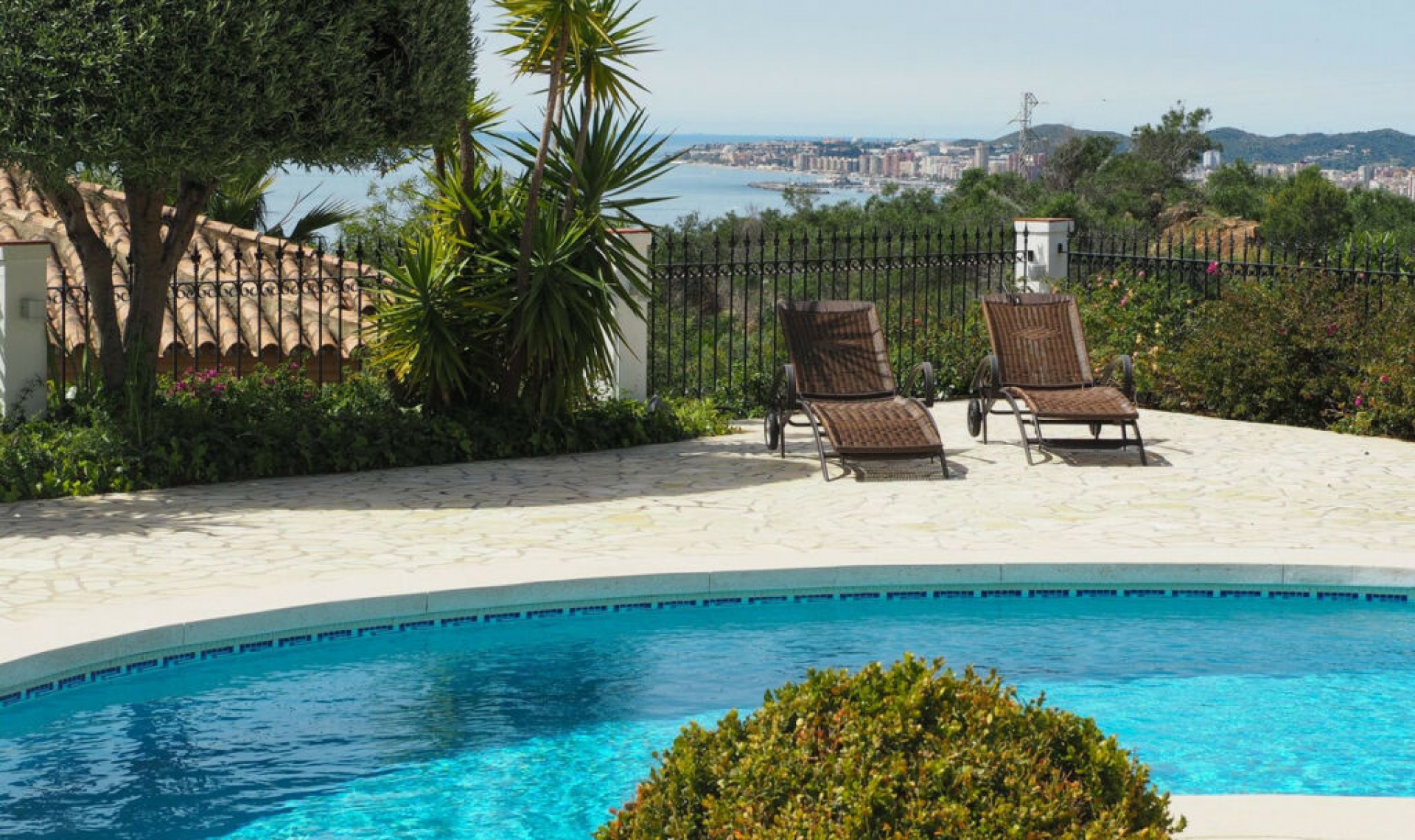 Resale - House -
La Capellania