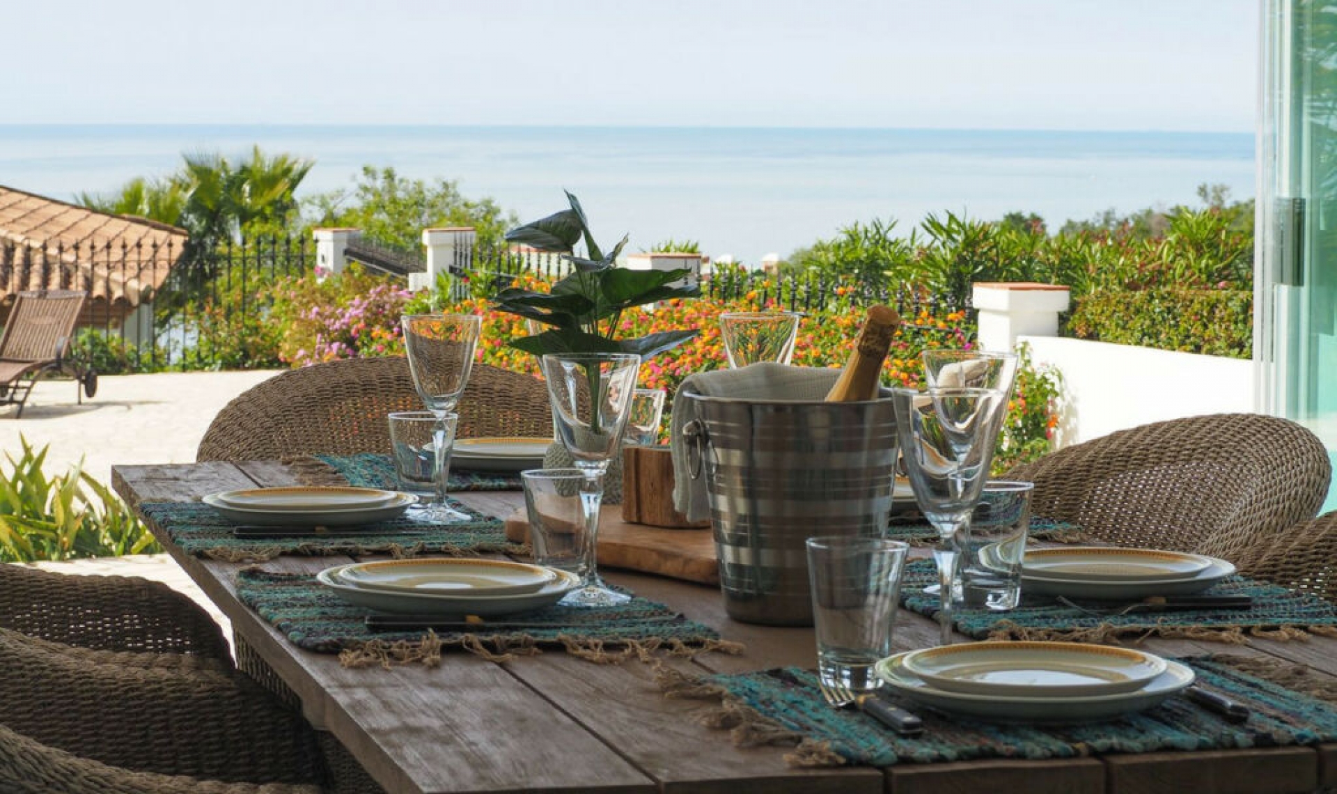 Resale - House -
La Capellania