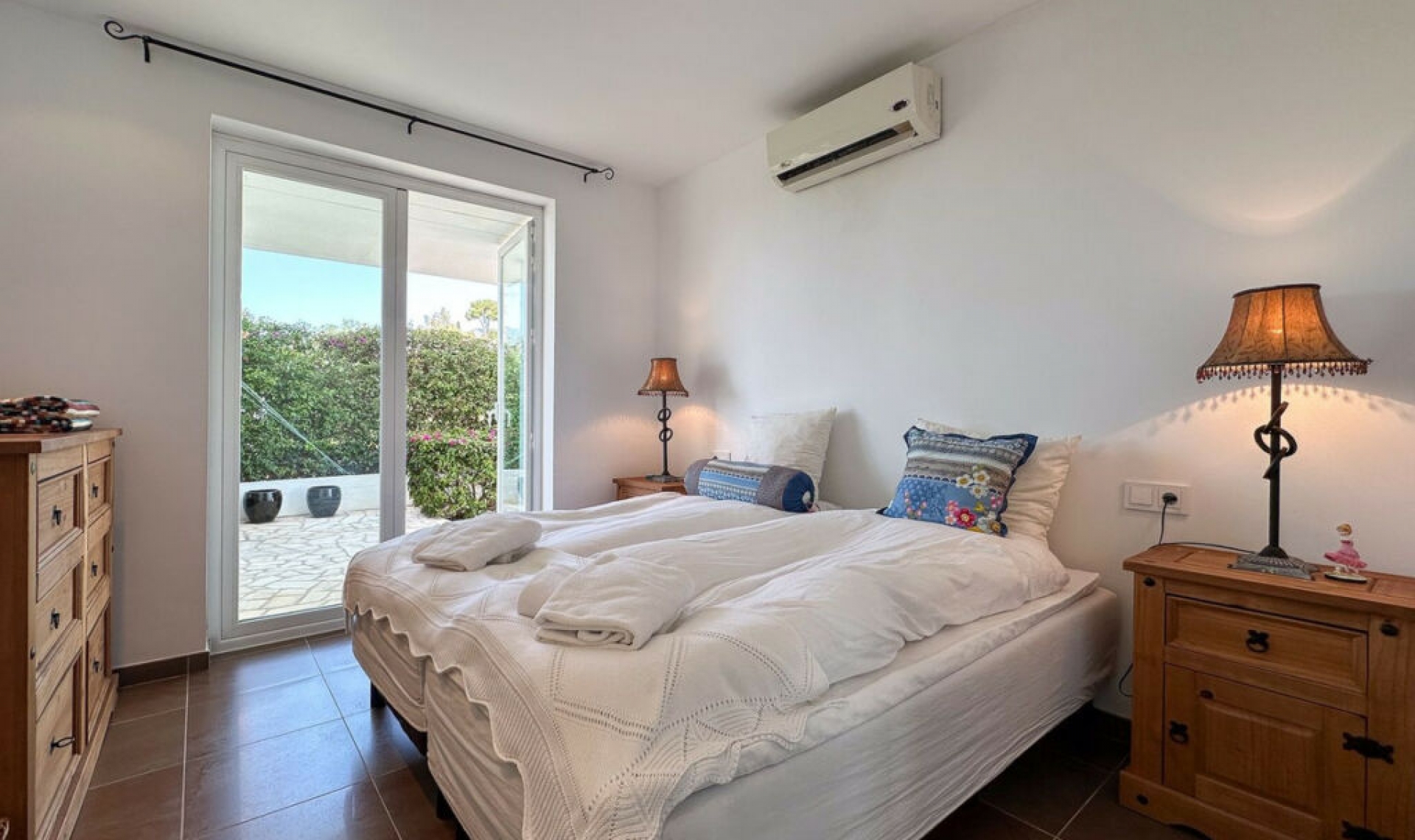 Resale - House -
La Capellania