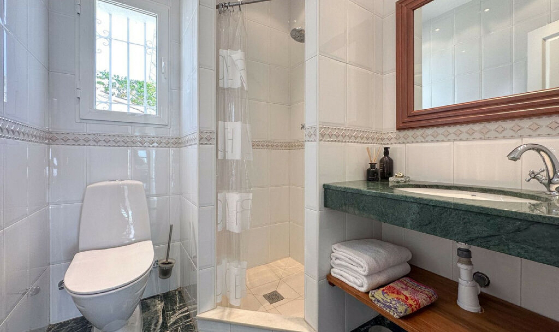Resale - House -
La Capellania