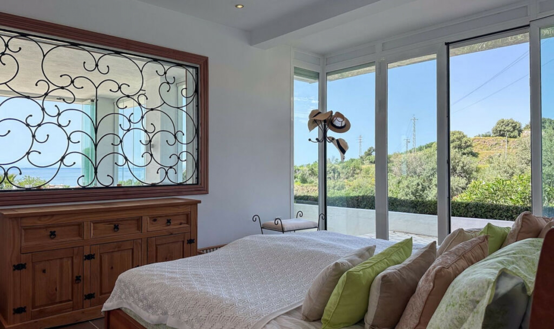 Resale - House -
La Capellania