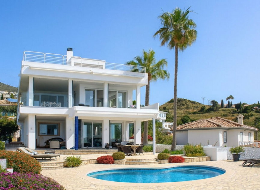 Resale - House -
La Capellania