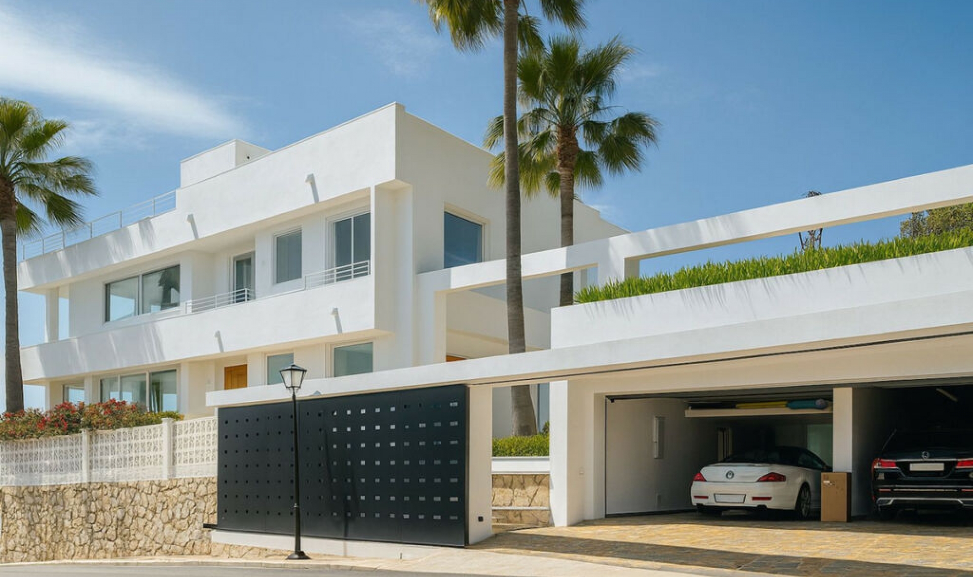 Resale - House -
La Capellania
