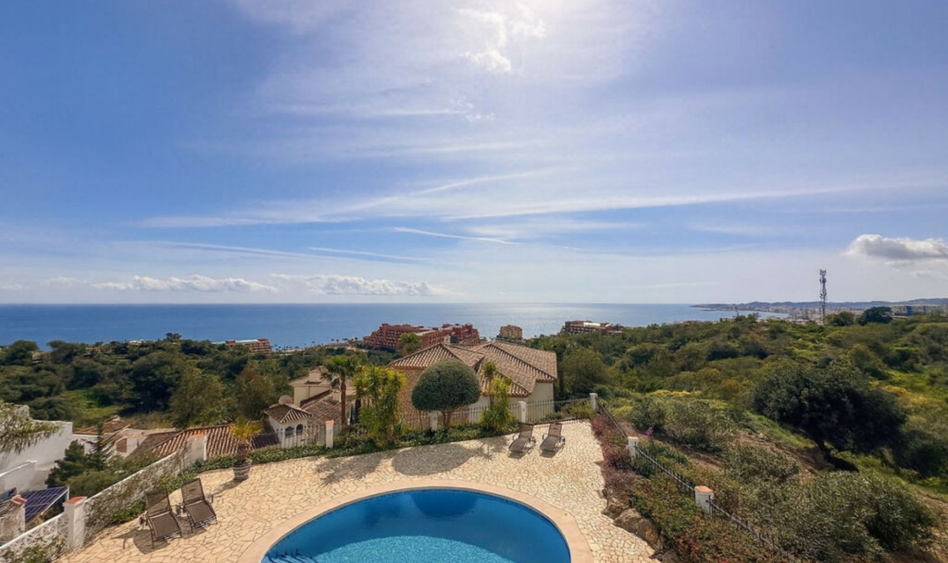 Resale - House -
La Capellania