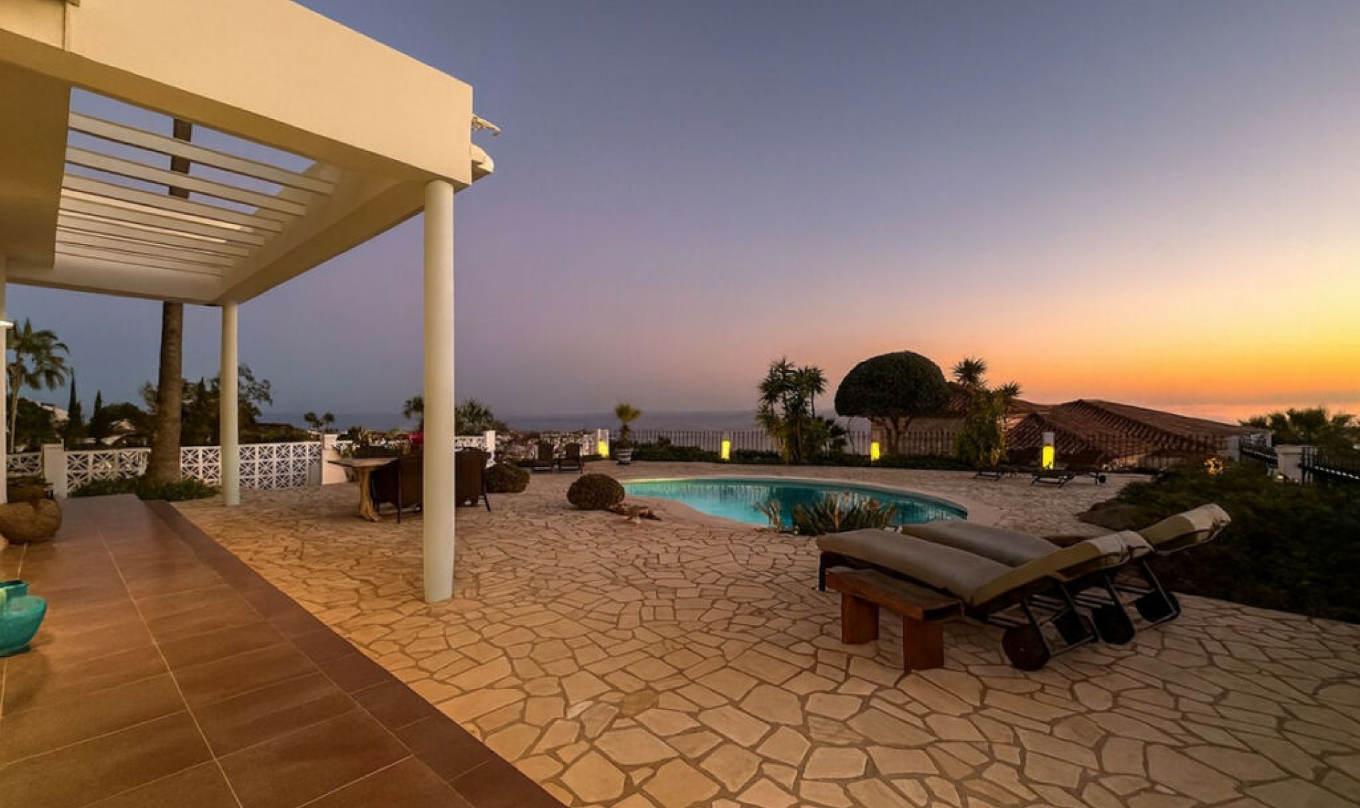 Resale - House -
La Capellania
