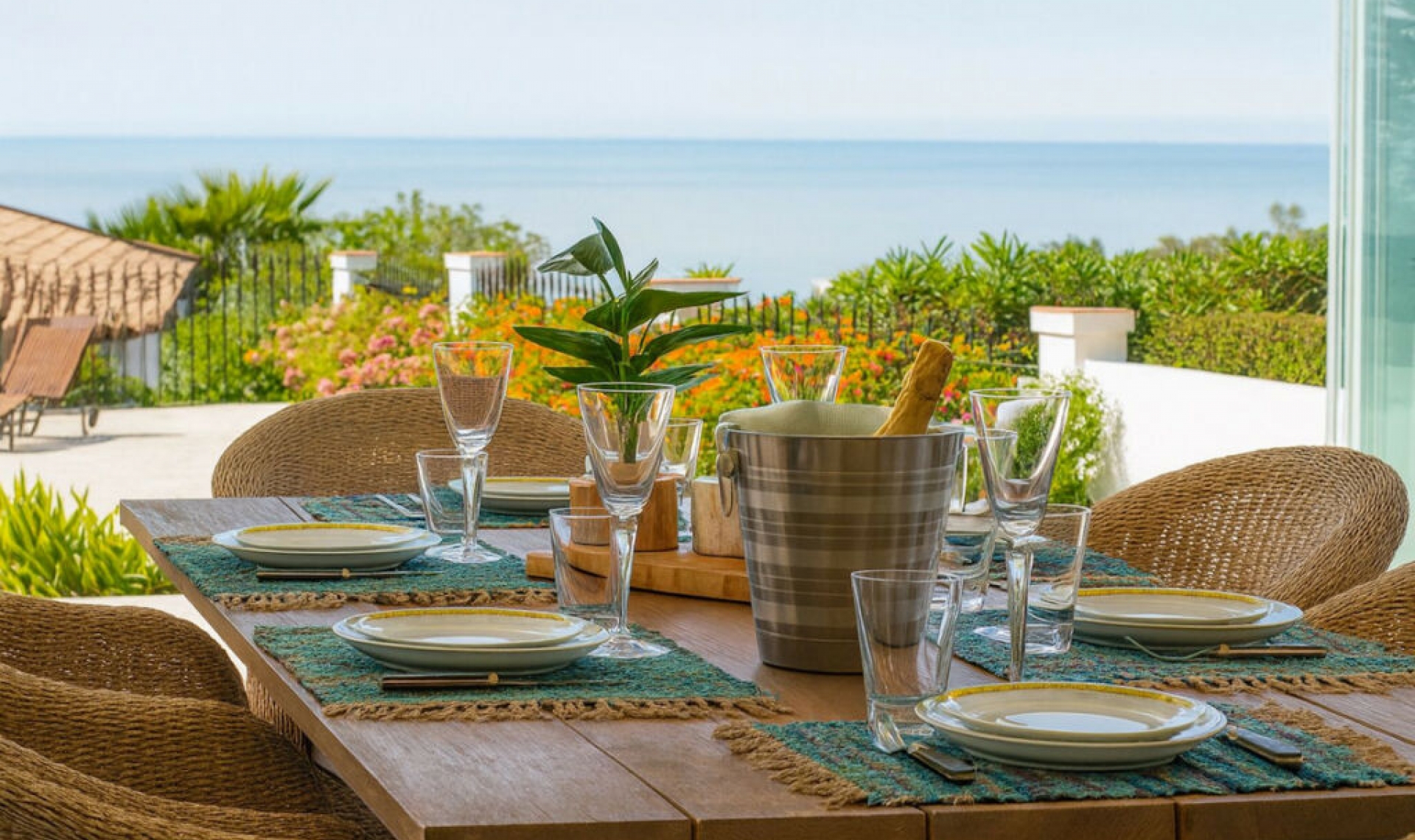 Resale - House -
La Capellania