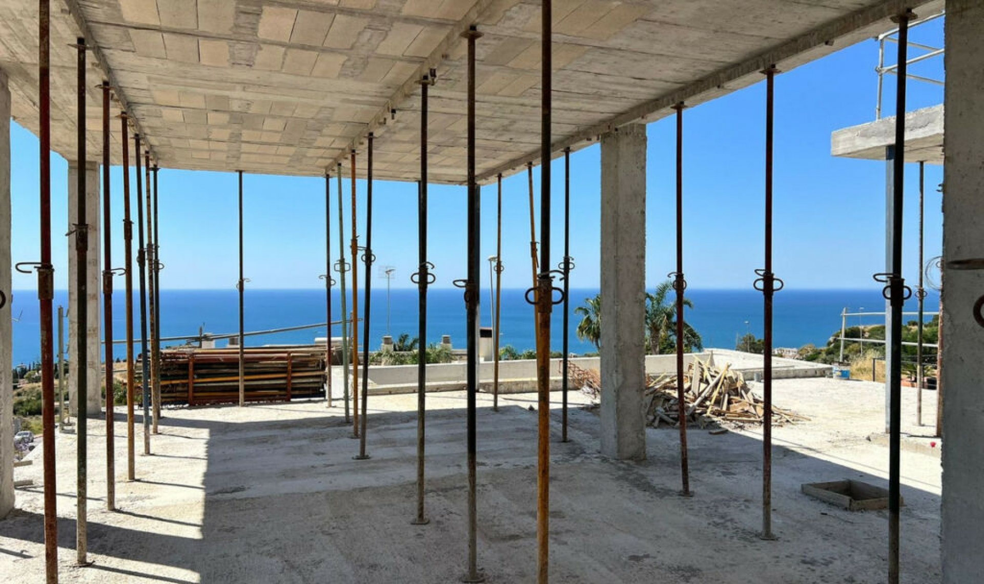 Resale - House -
La Capellania