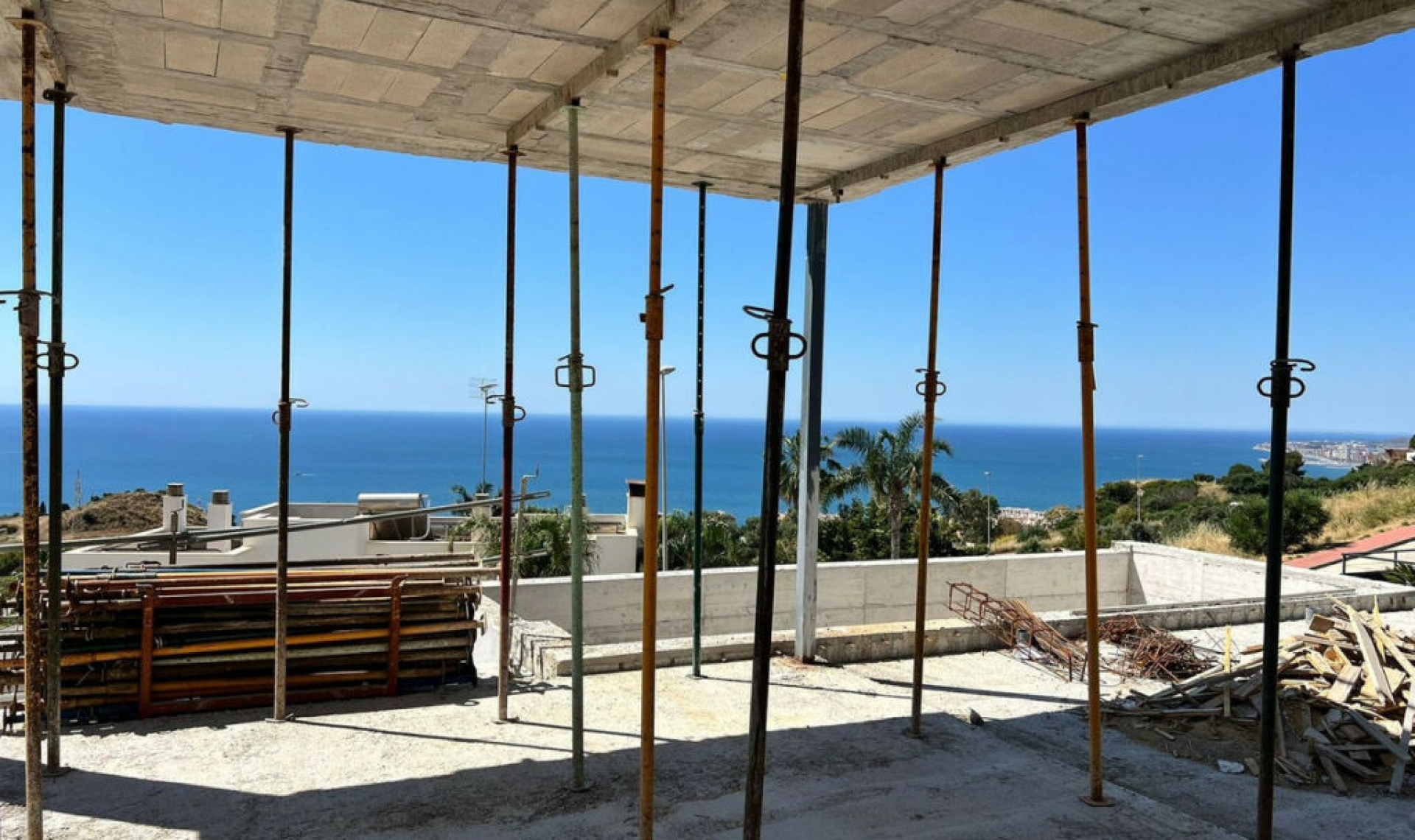 Resale - House -
La Capellania