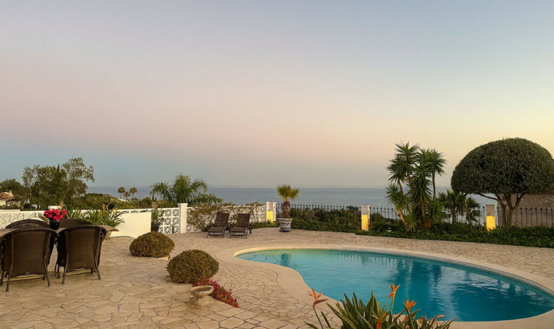 Resale - House -
La Capellania