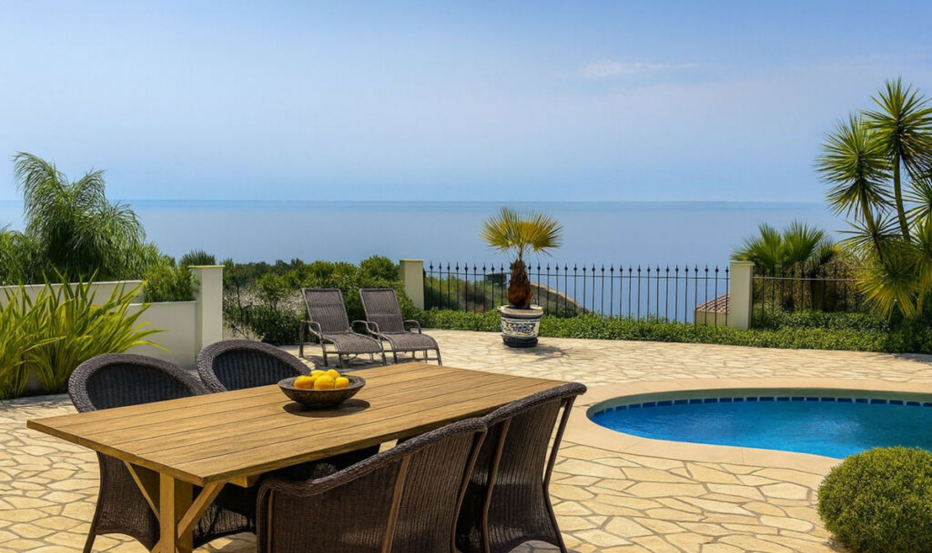 Resale - House -
La Capellania