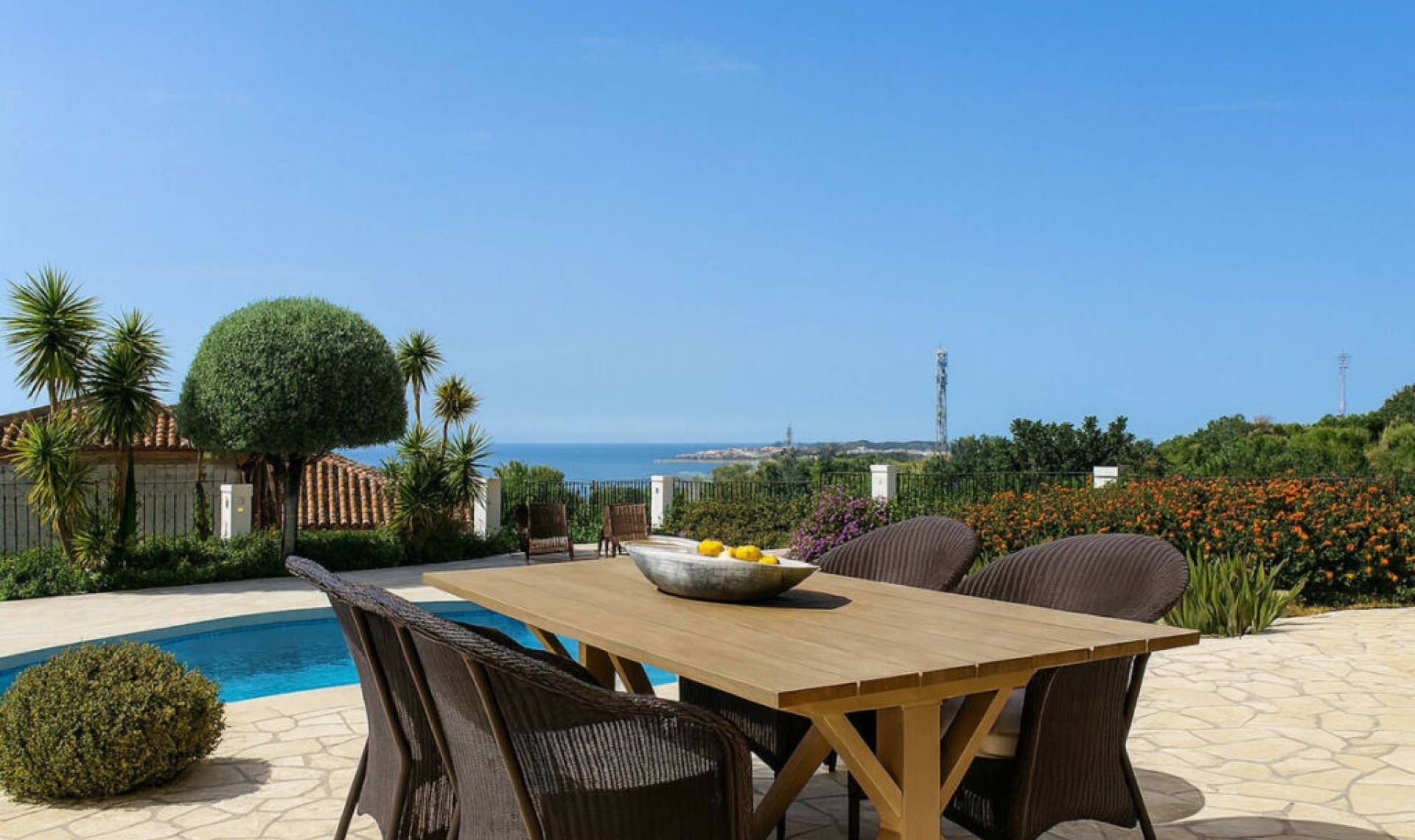 Resale - House -
La Capellania