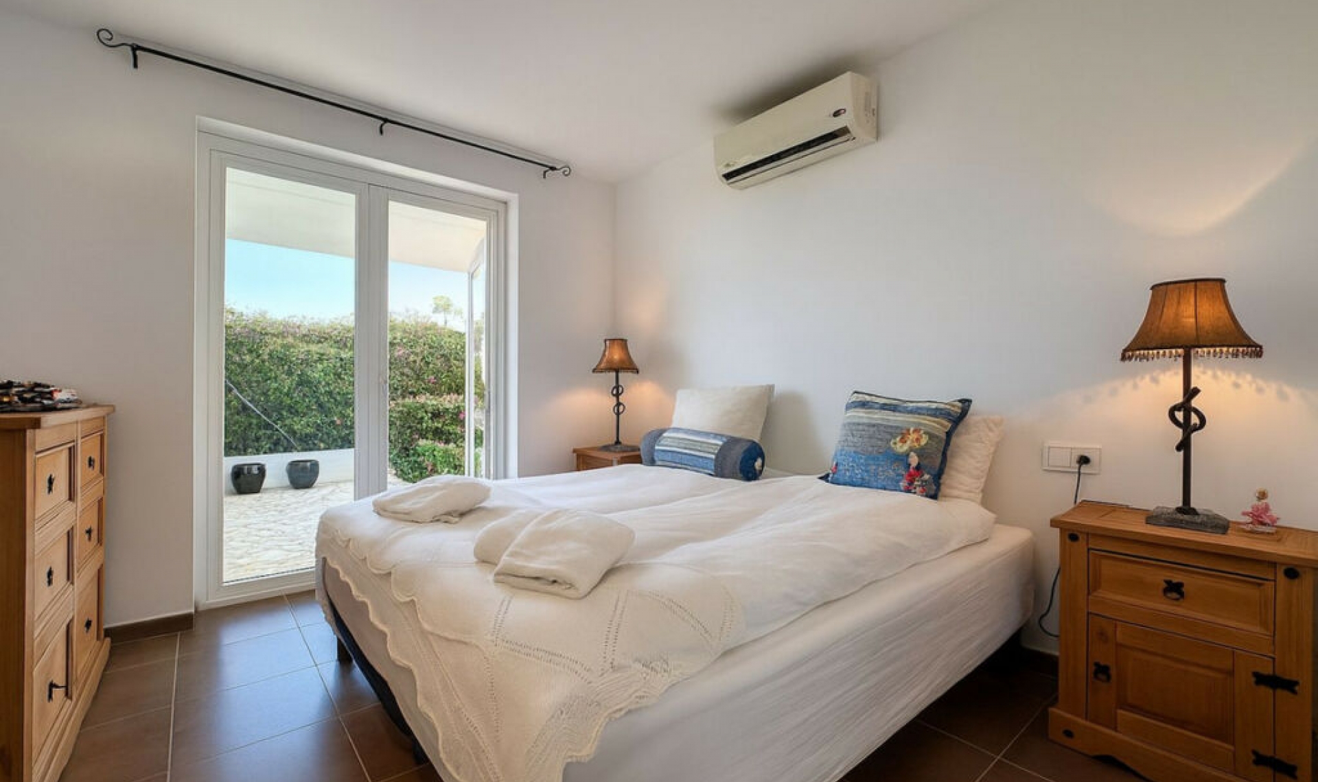 Resale - House -
La Capellania