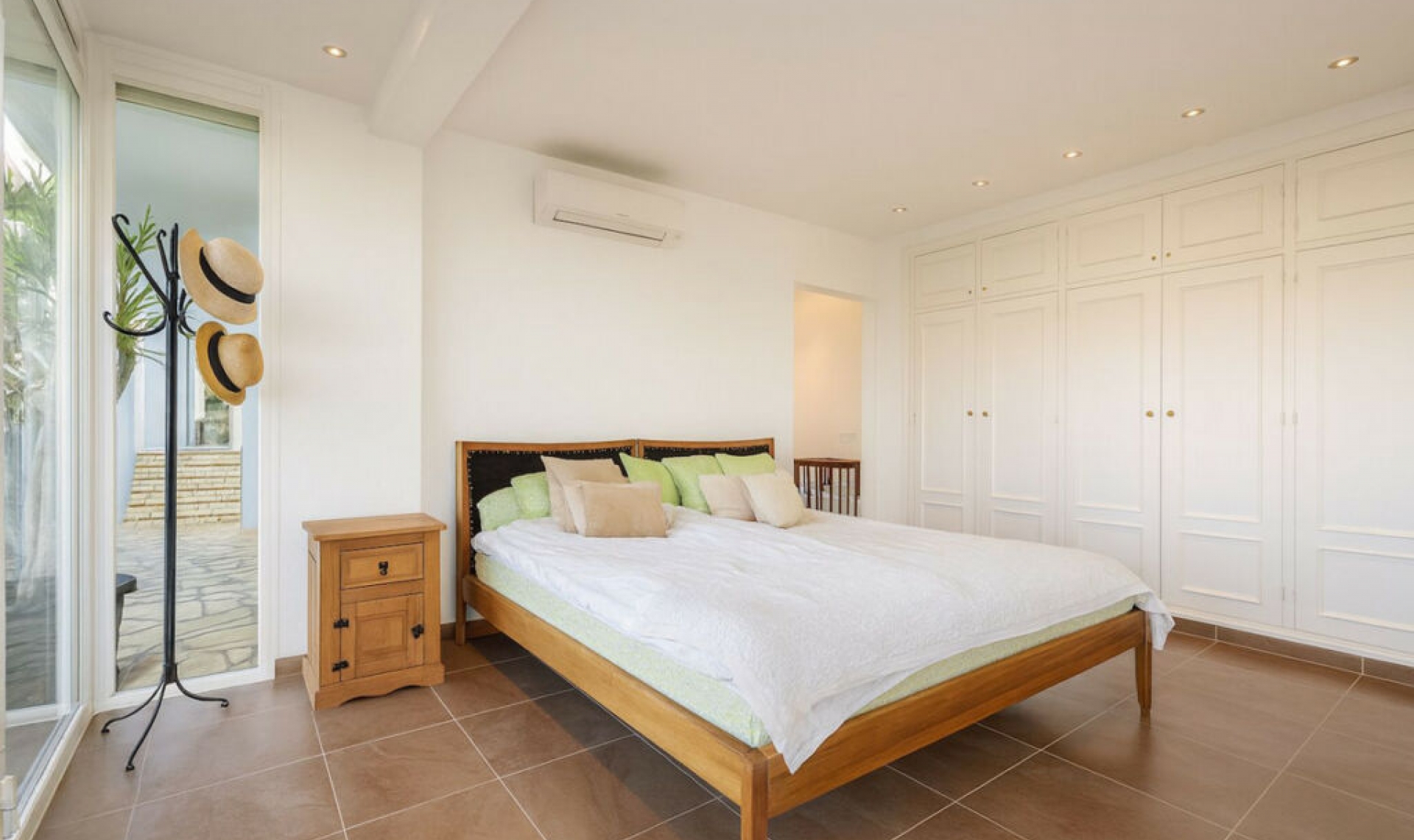 Resale - House -
La Capellania