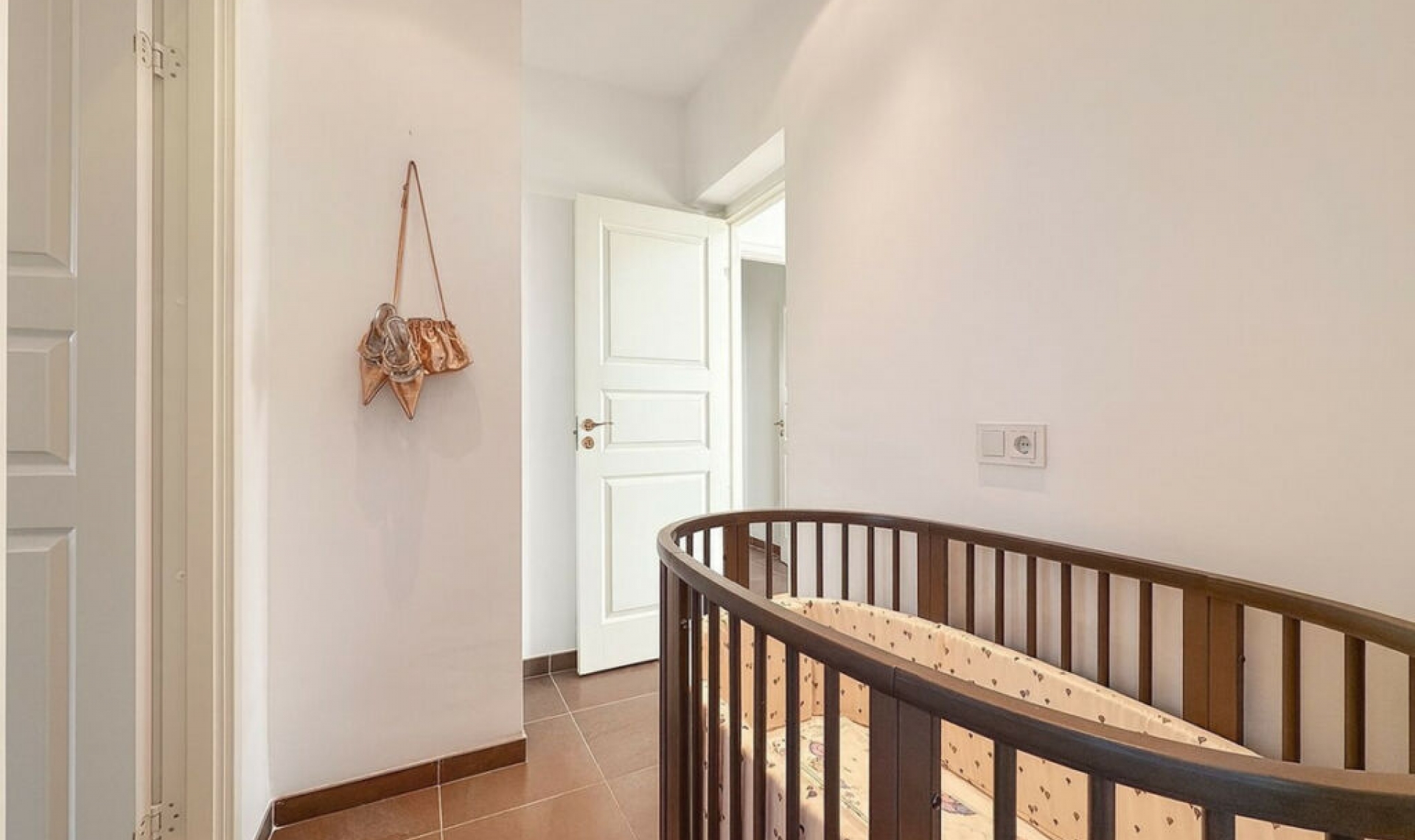 Resale - House -
La Capellania