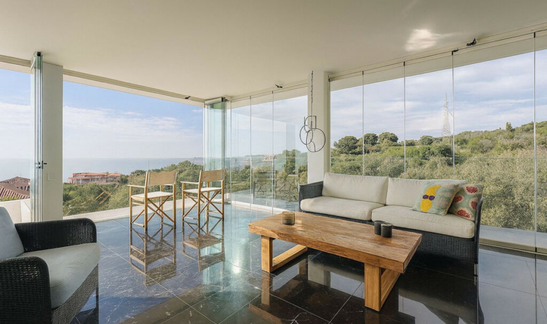 Resale - House -
La Capellania