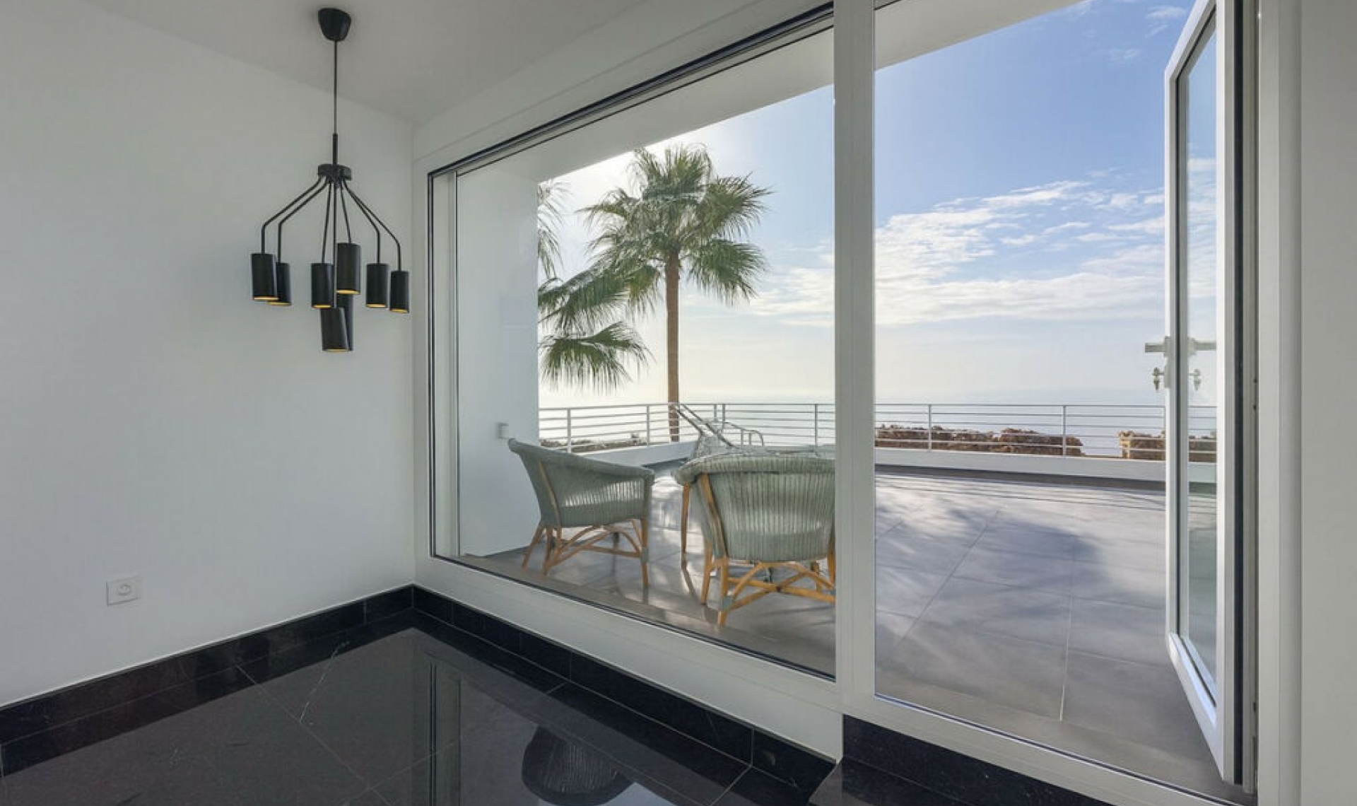 Resale - House -
La Capellania