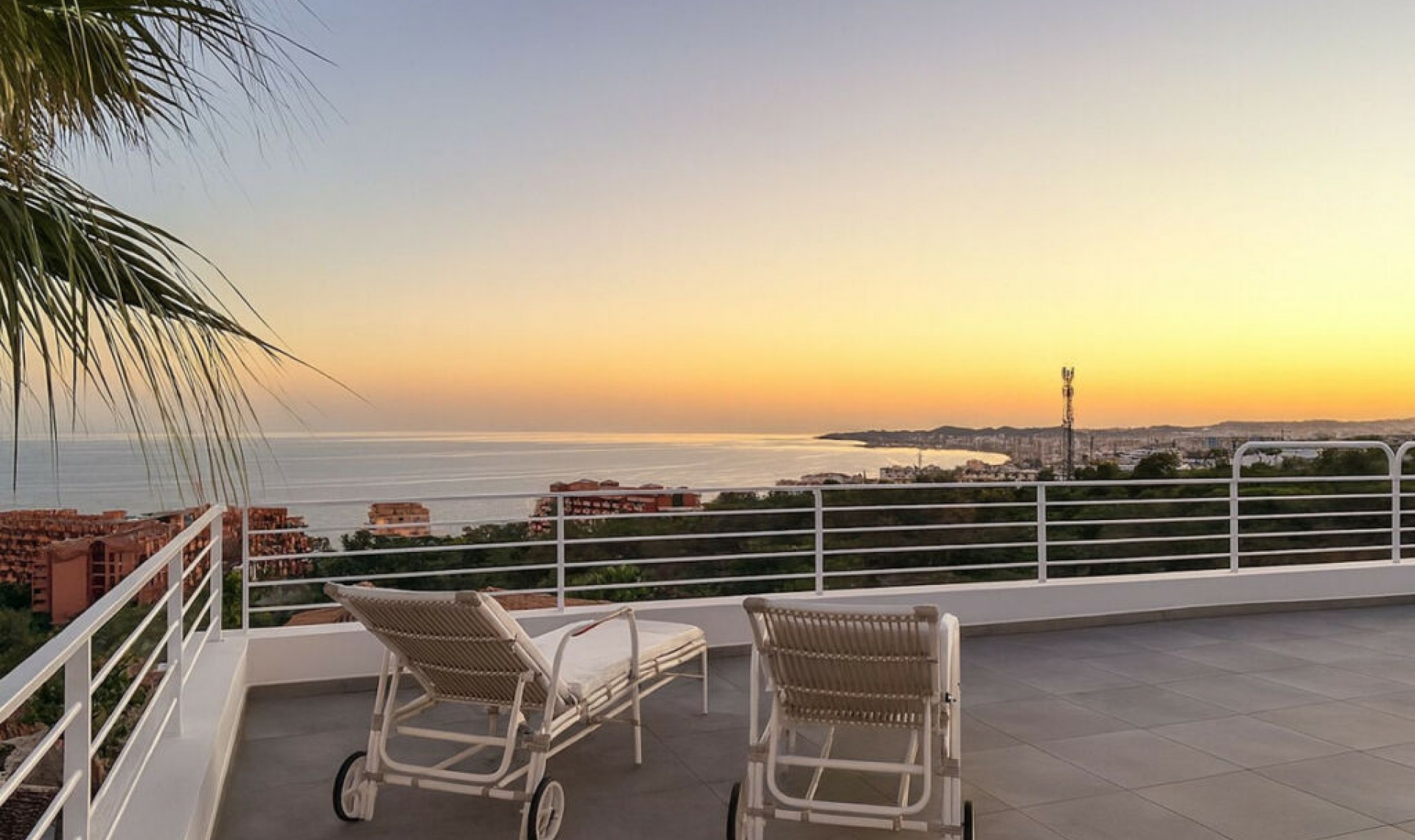 Resale - House -
La Capellania