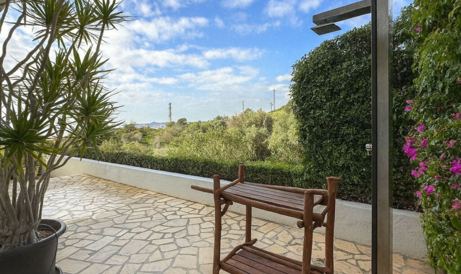 Resale - House -
La Capellania