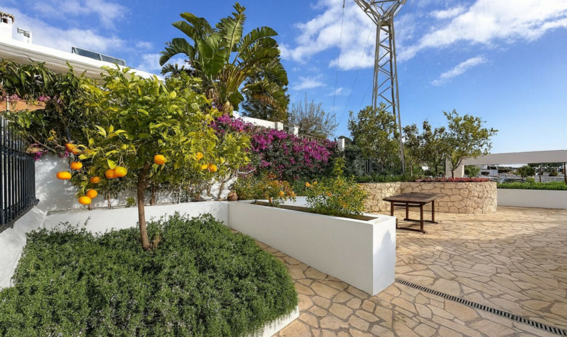 Resale - House -
La Capellania