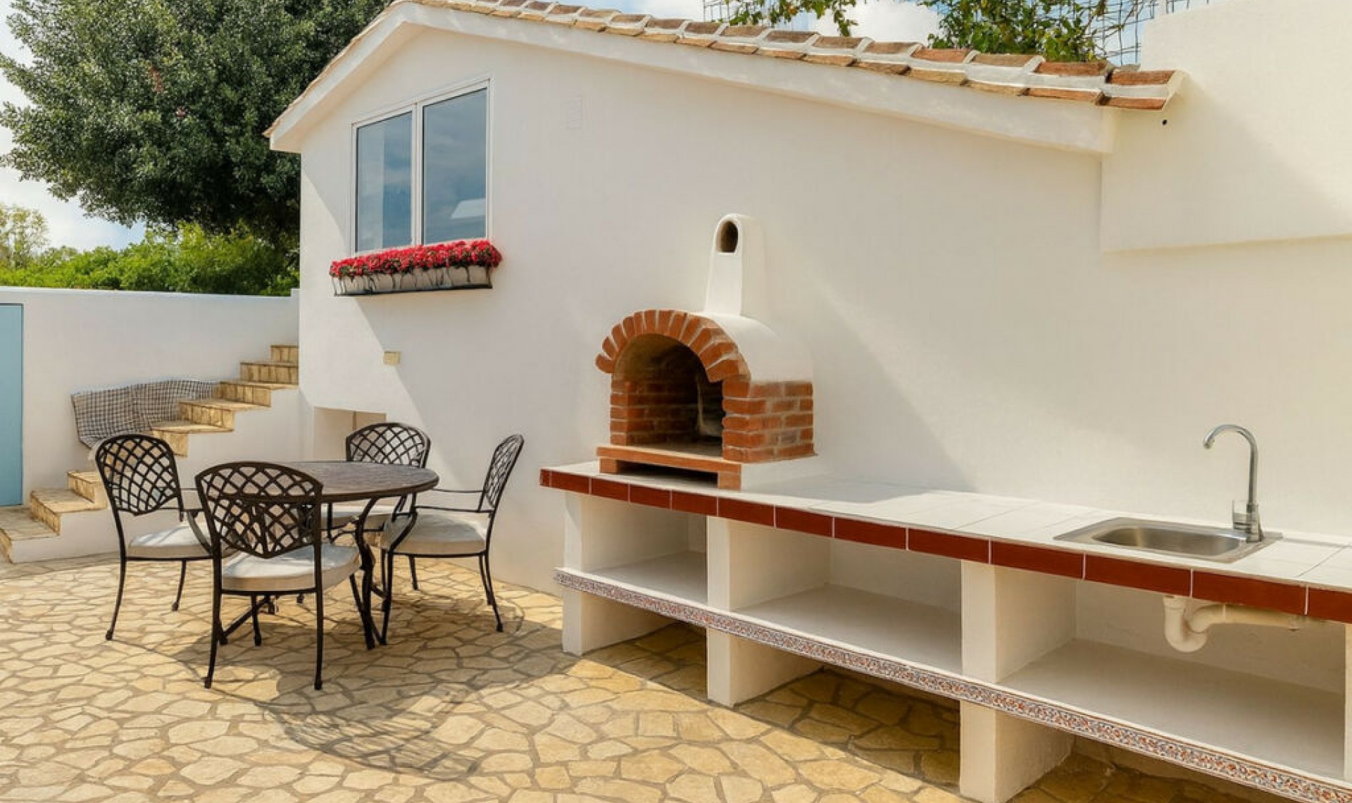 Resale - House -
La Capellania