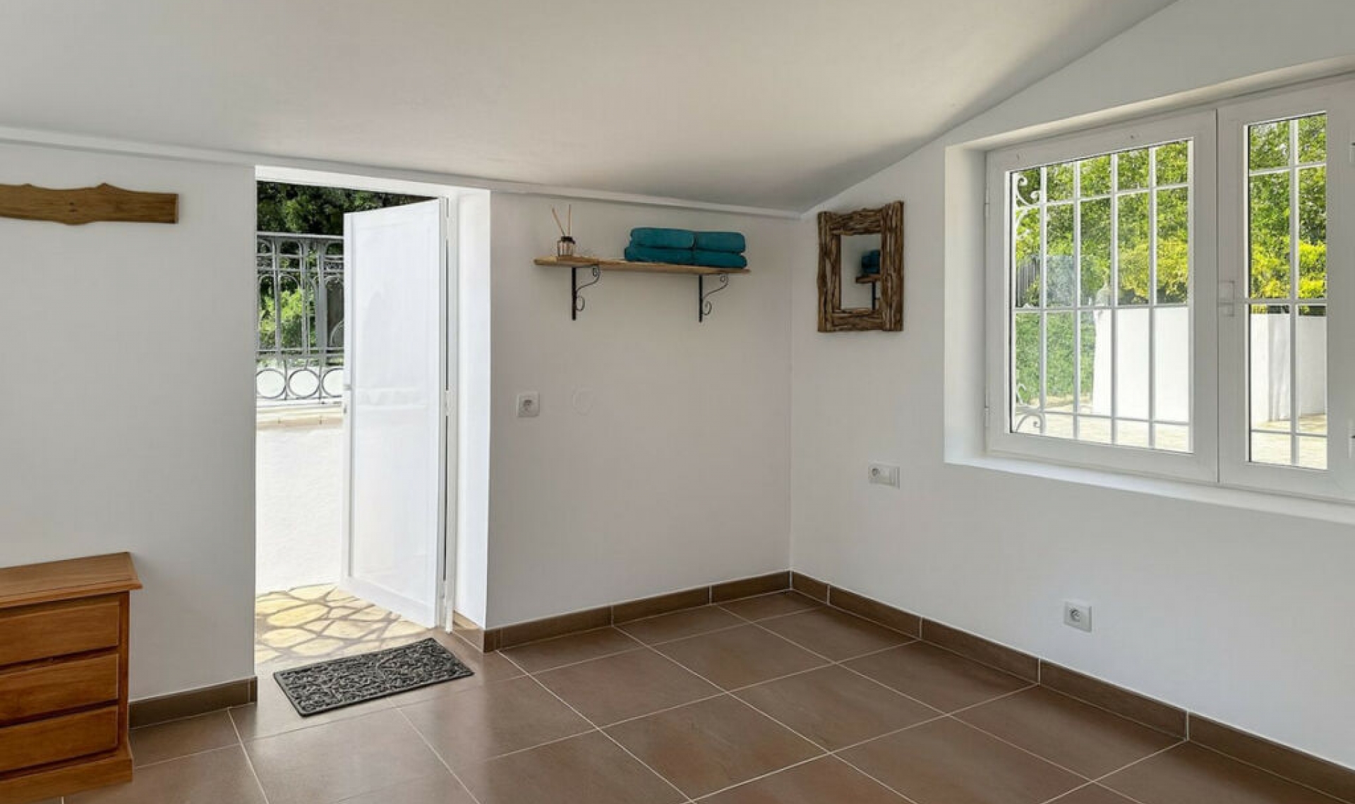 Resale - House -
La Capellania