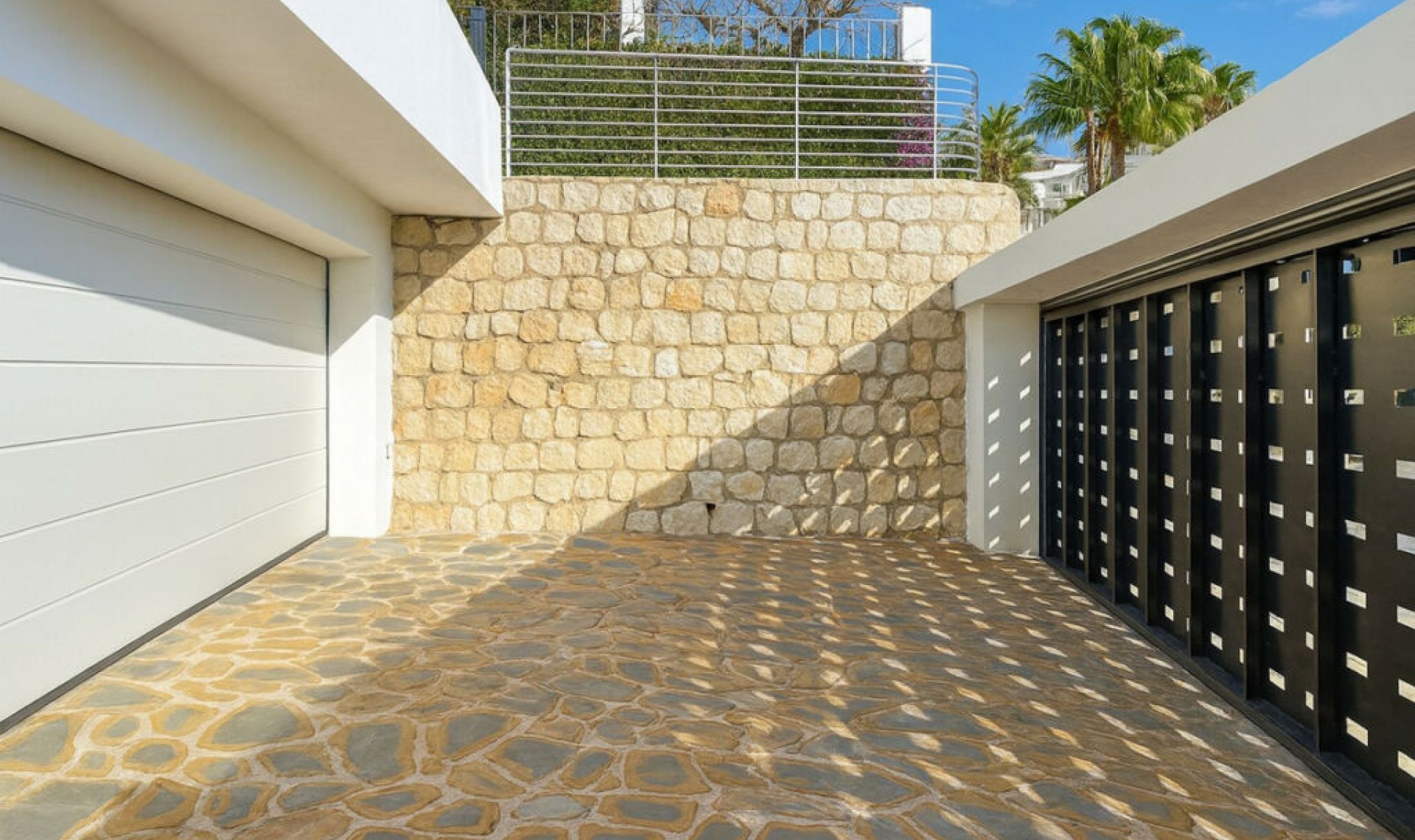 Resale - House -
La Capellania