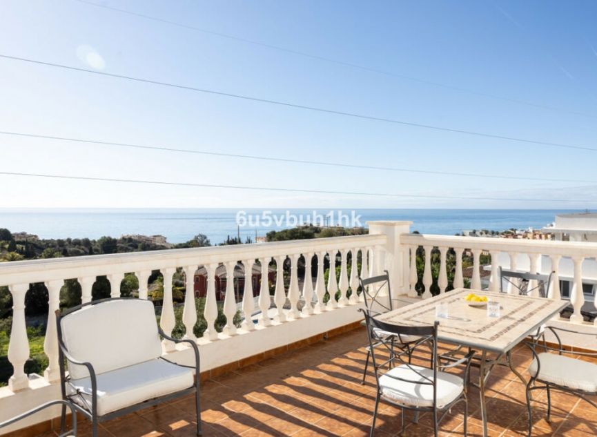 Resale - House -
La Capellania