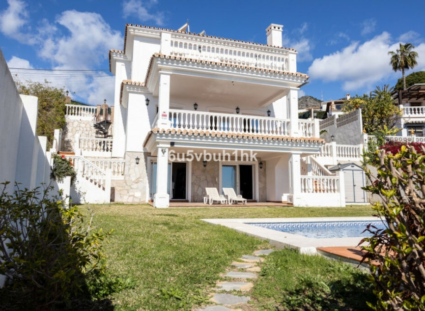 Resale - House -
La Capellania