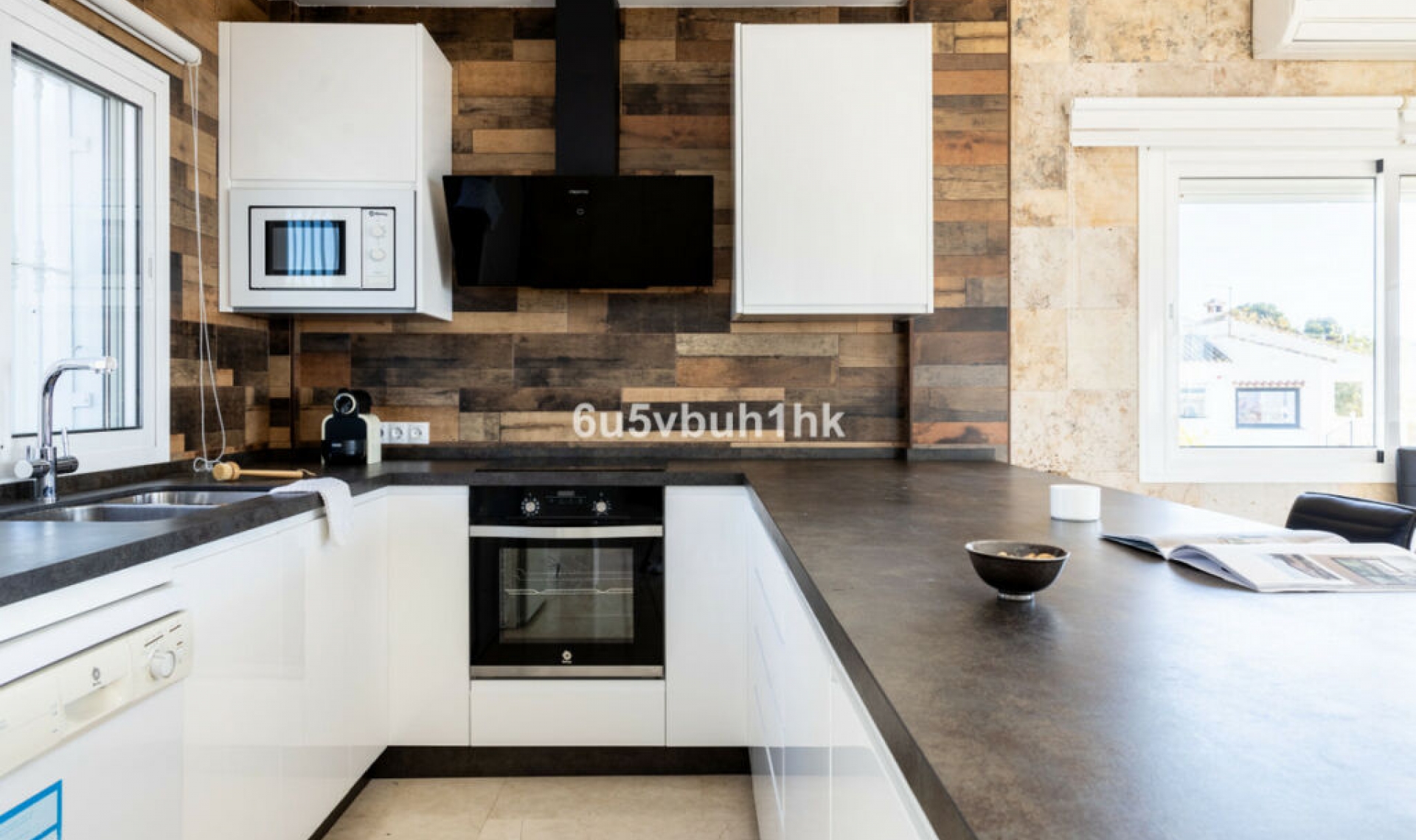 Resale - House -
La Capellania