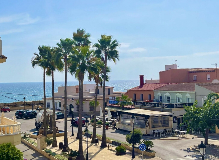 Resale - House -
La Duquesa