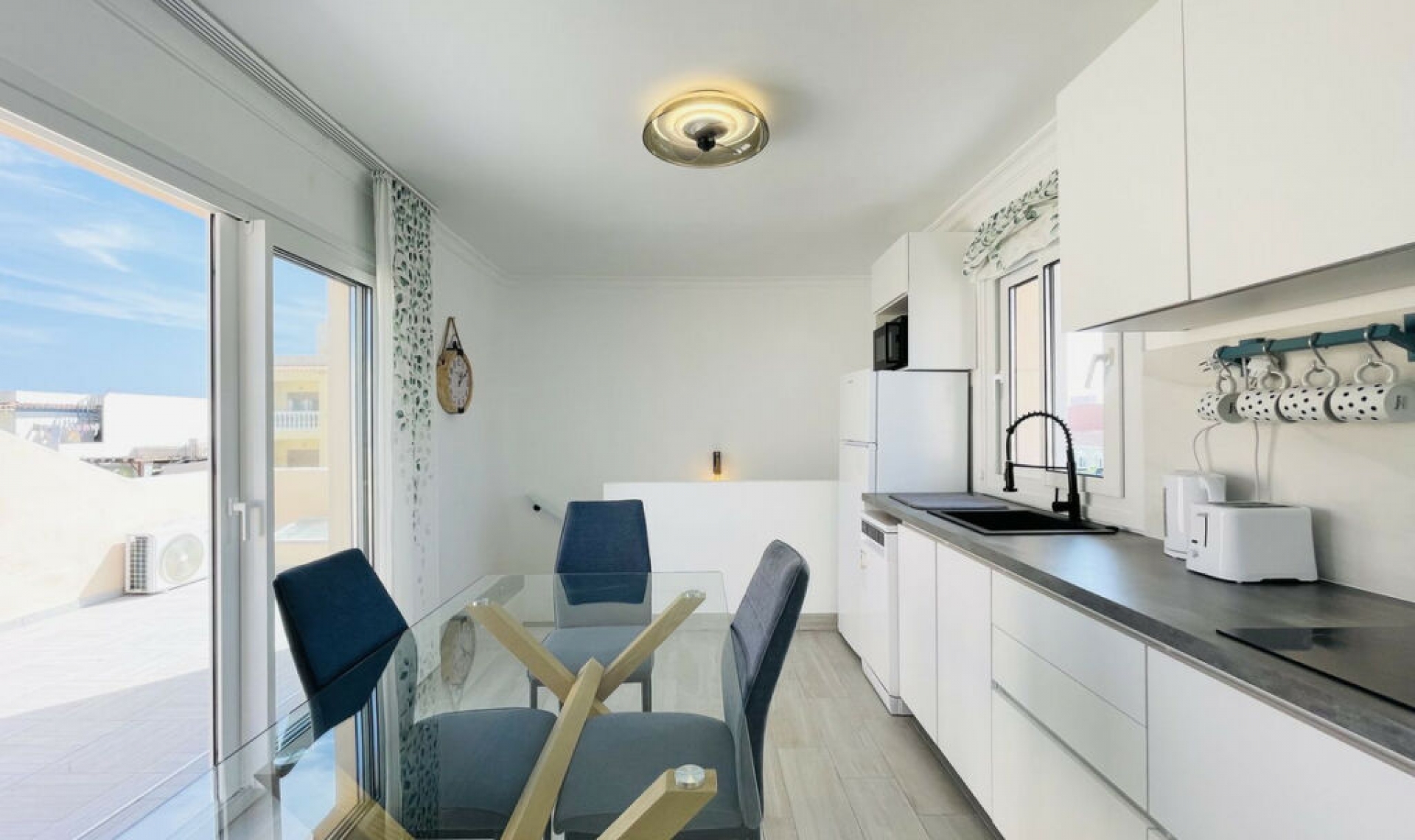 Resale - House -
La Duquesa