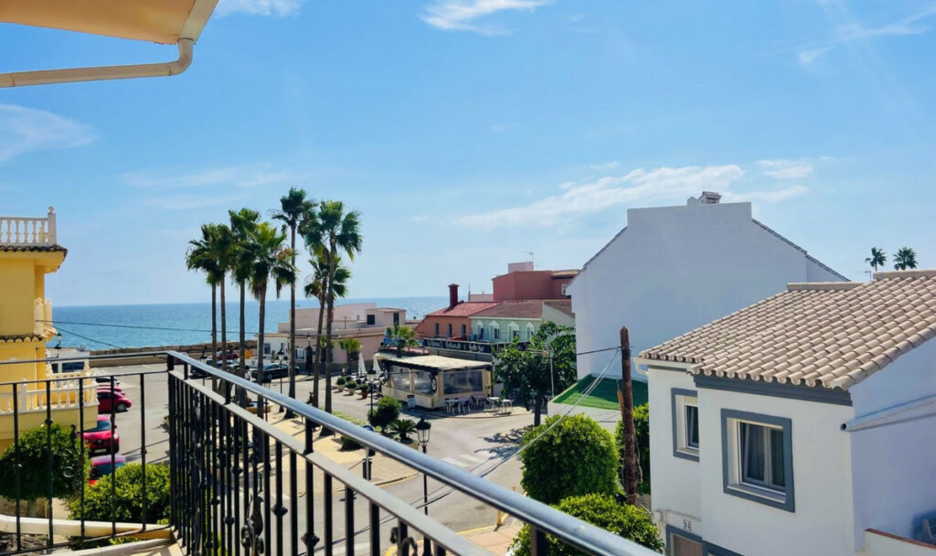 Resale - House -
La Duquesa