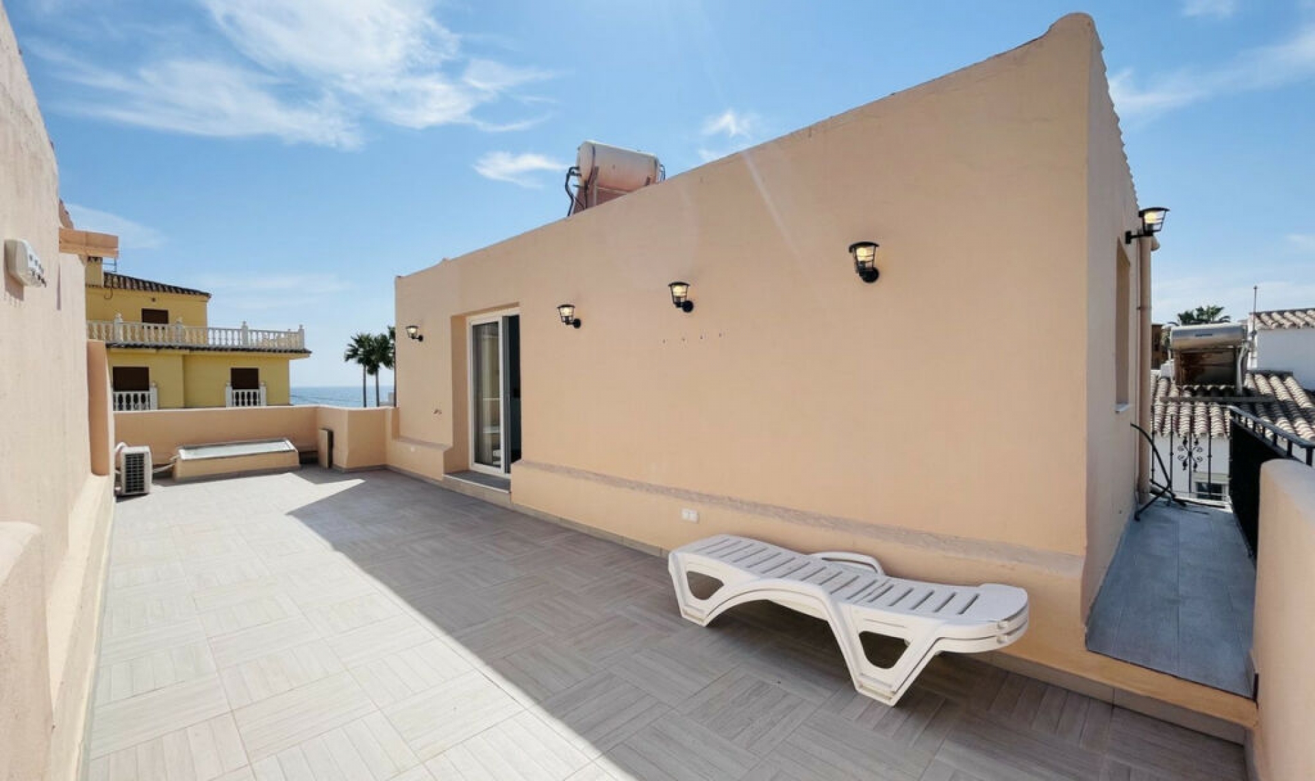 Resale - House -
La Duquesa