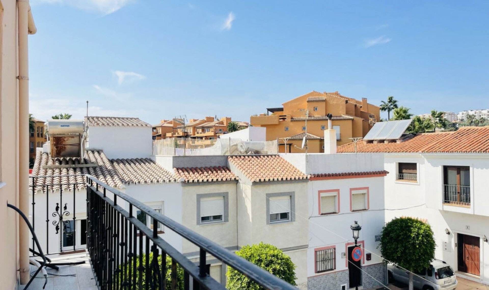 Resale - House -
La Duquesa