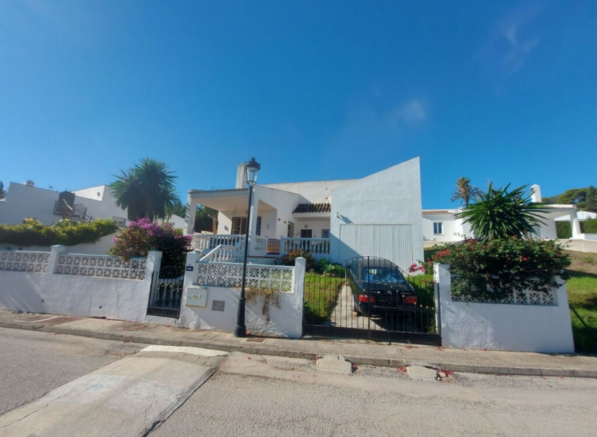 Resale - House -
La Duquesa