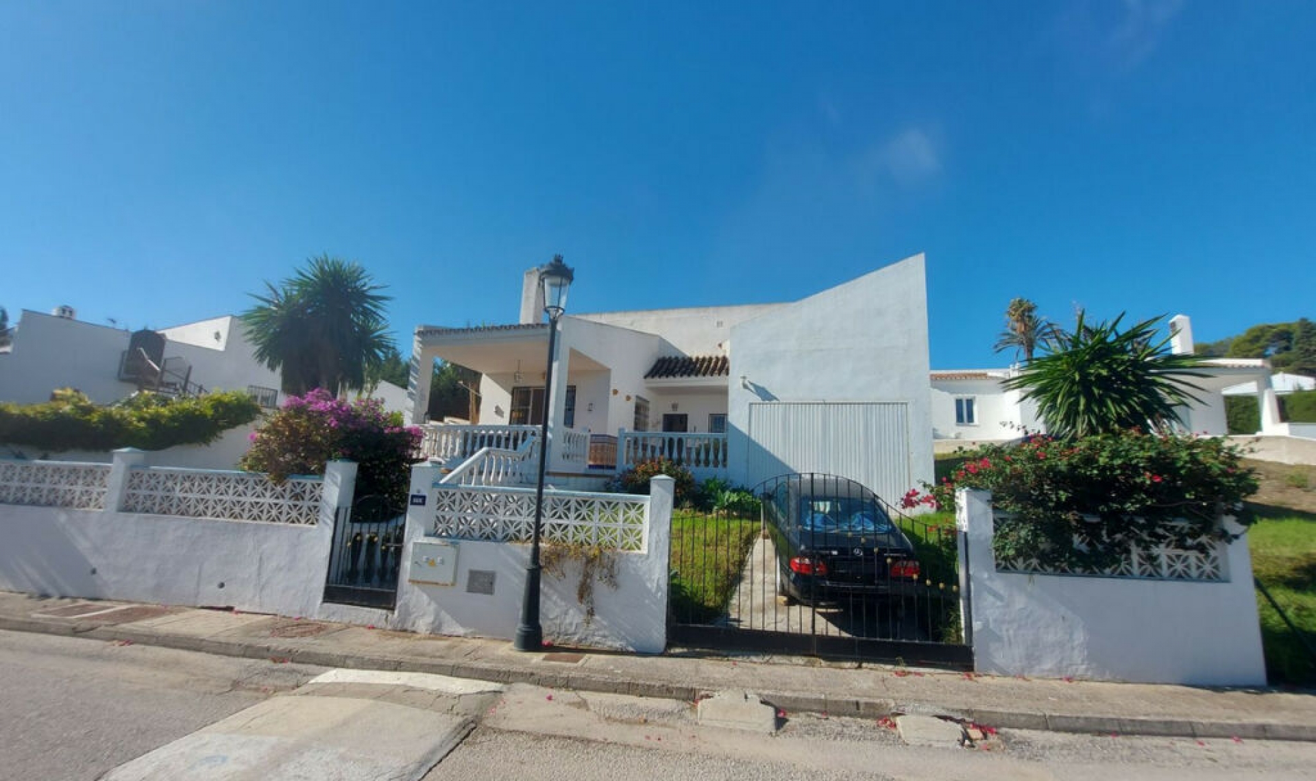 Resale - House -
La Duquesa