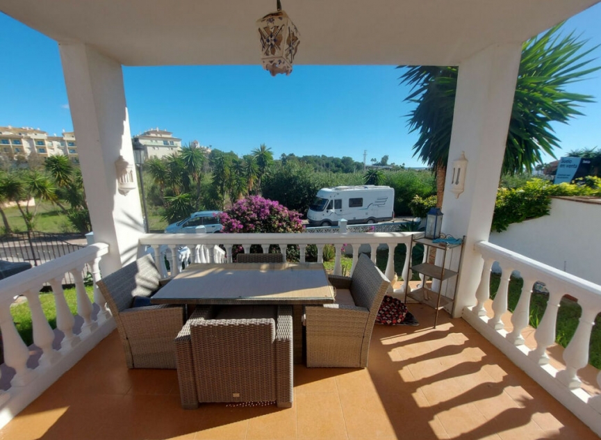 Resale - House -
La Duquesa