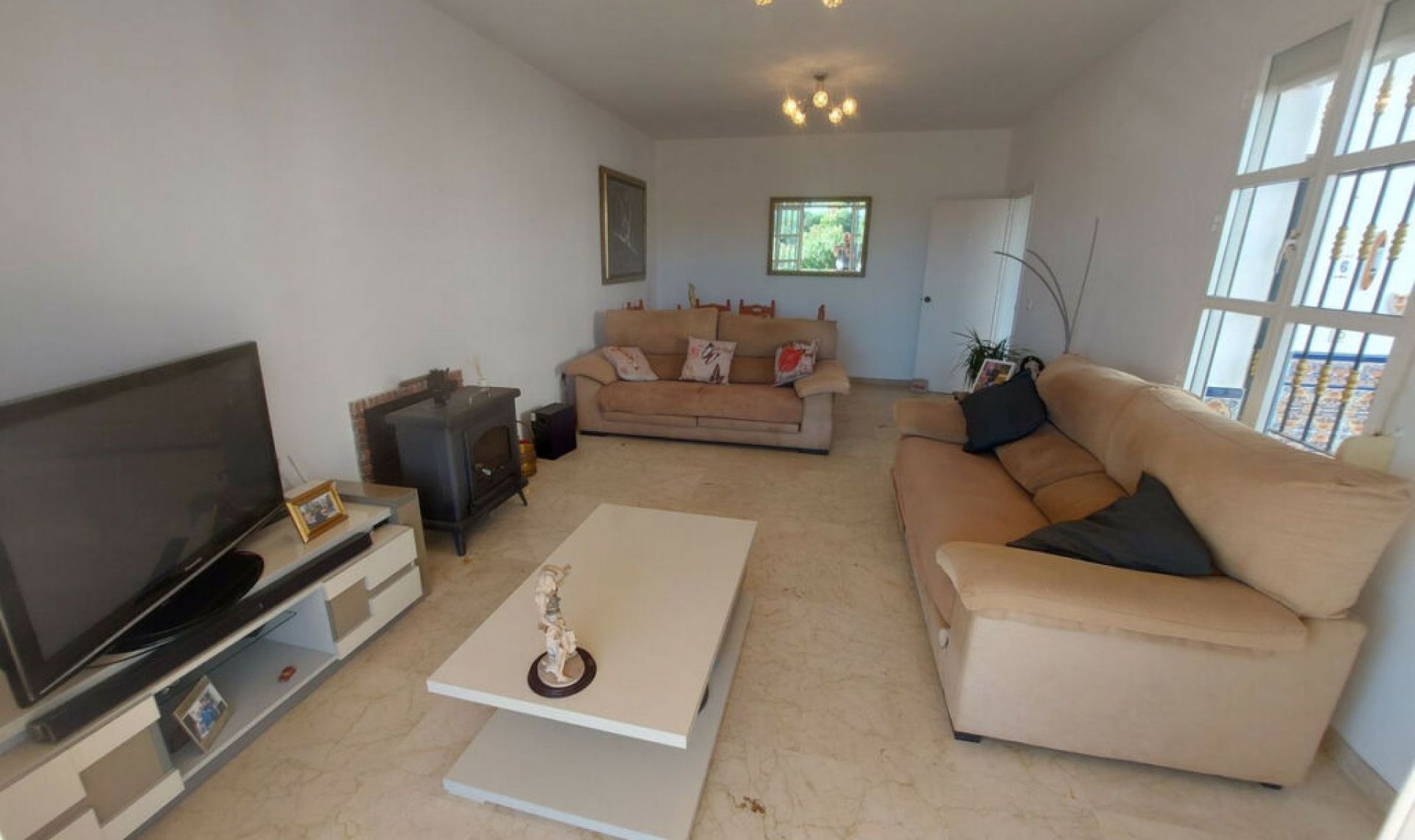 Resale - House -
La Duquesa