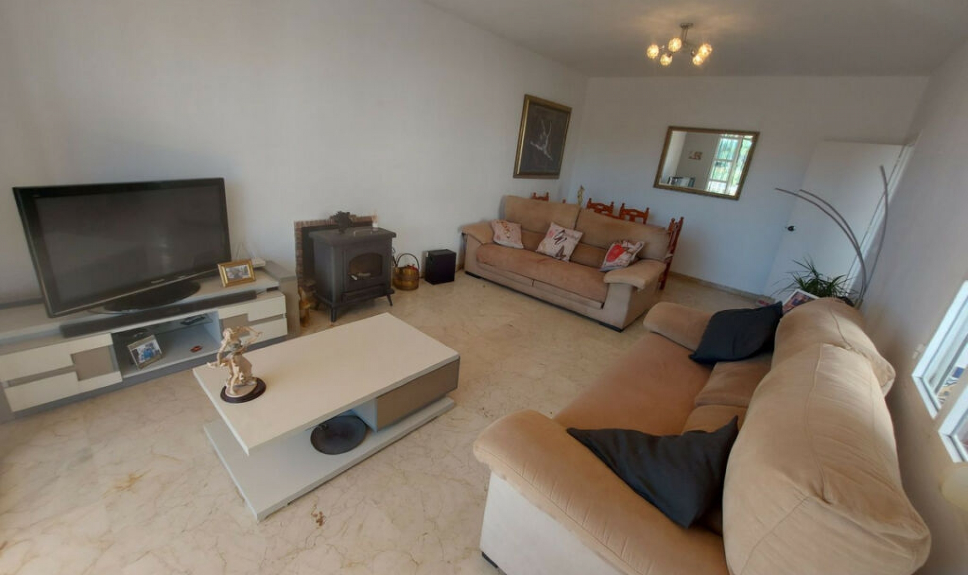 Resale - House -
La Duquesa