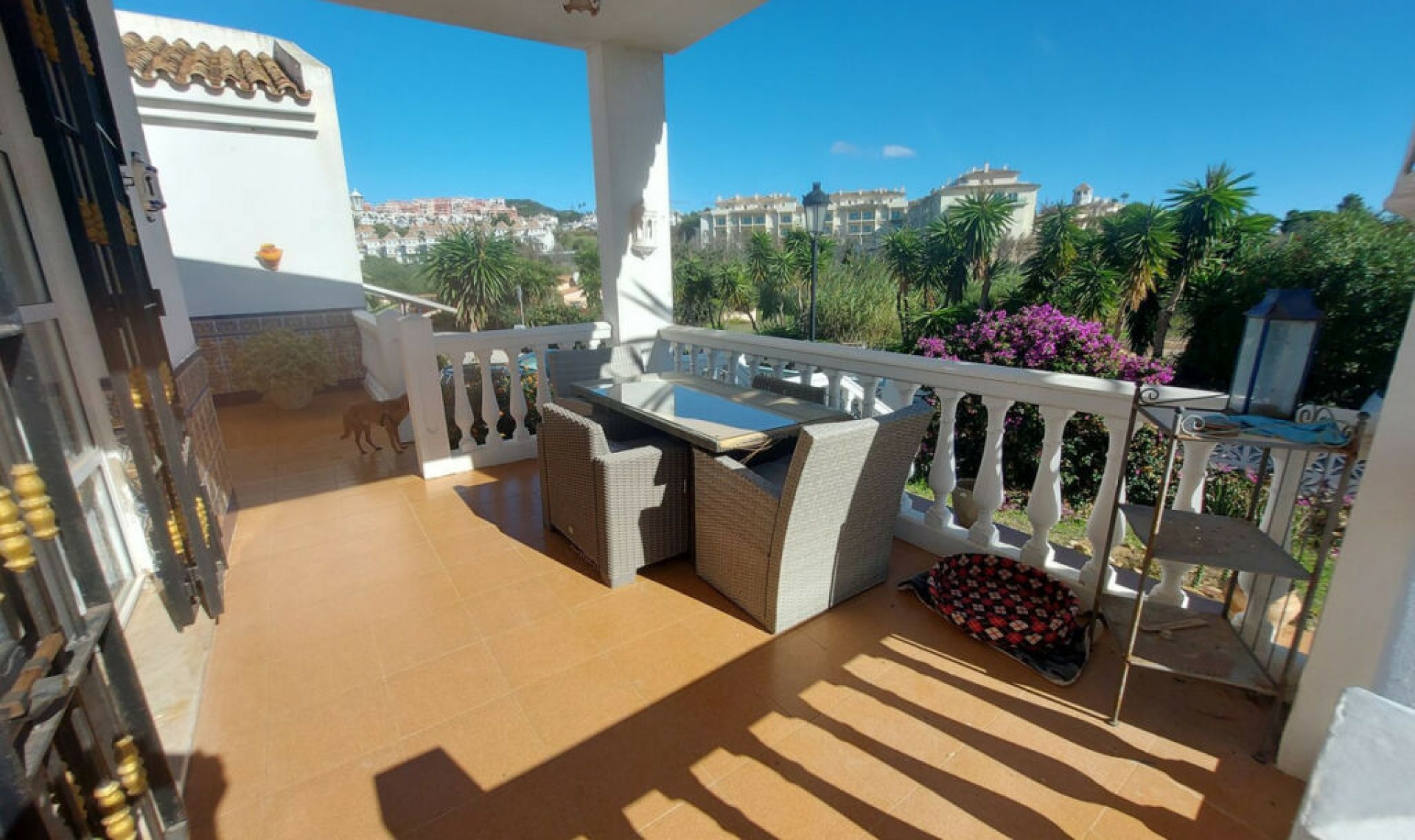 Resale - House -
La Duquesa