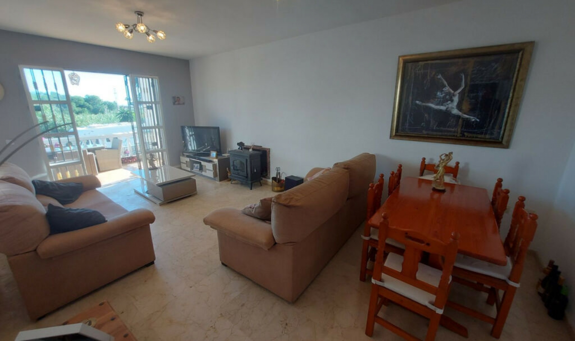 Resale - House -
La Duquesa