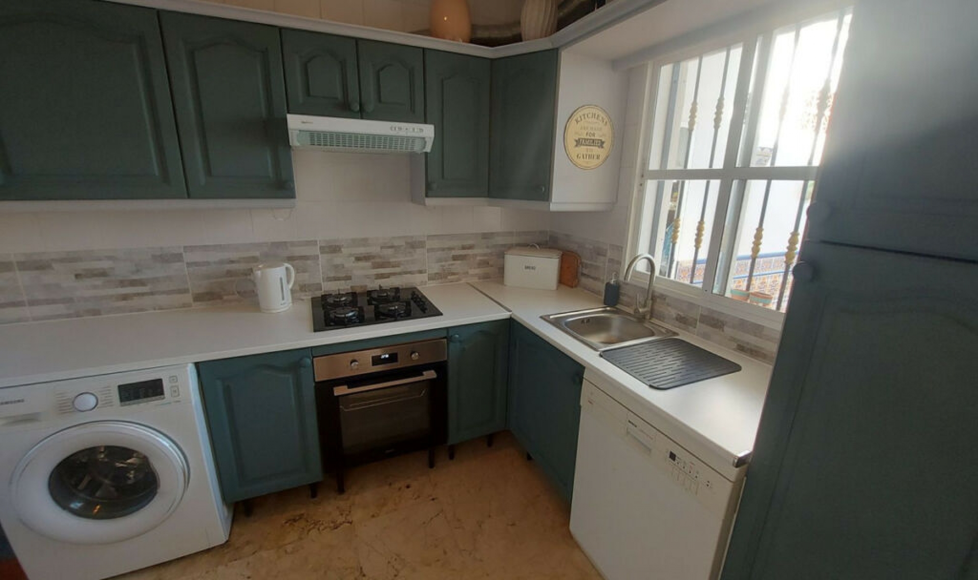 Resale - House -
La Duquesa