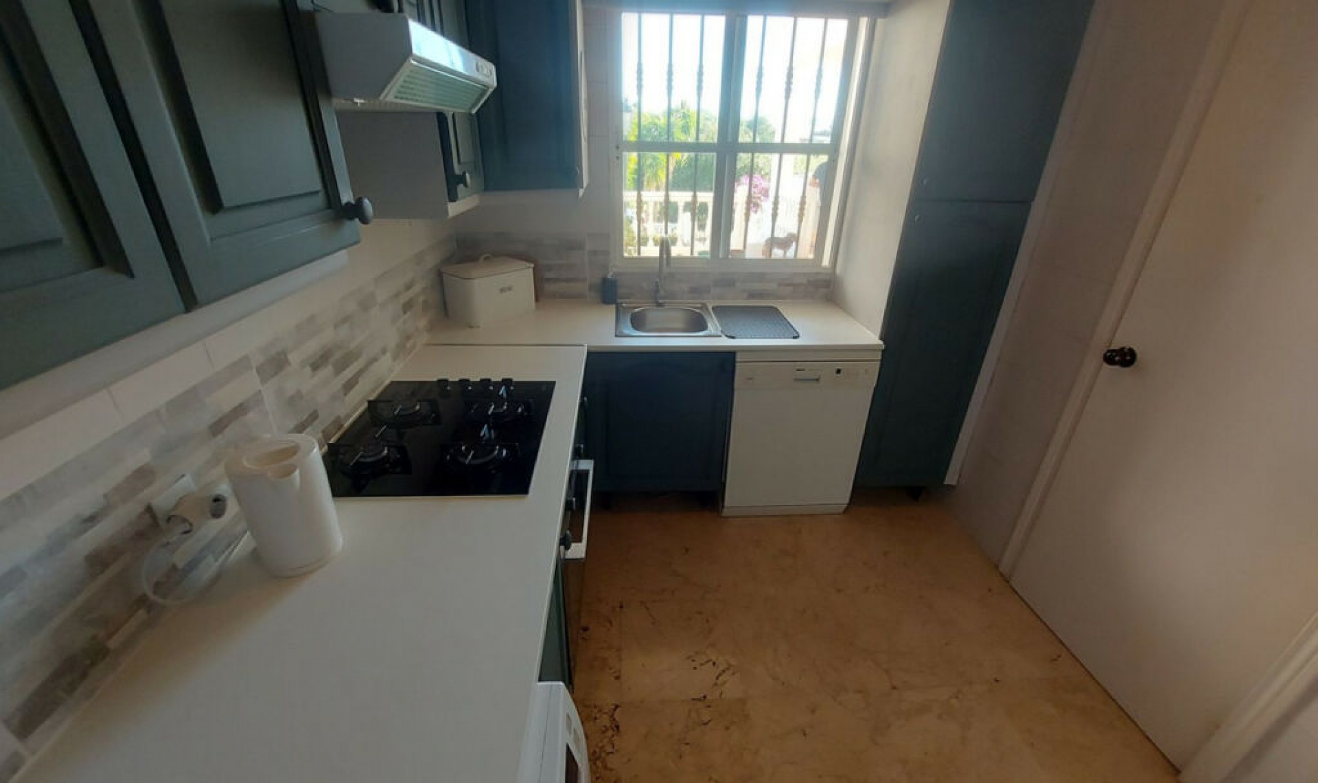 Resale - House -
La Duquesa