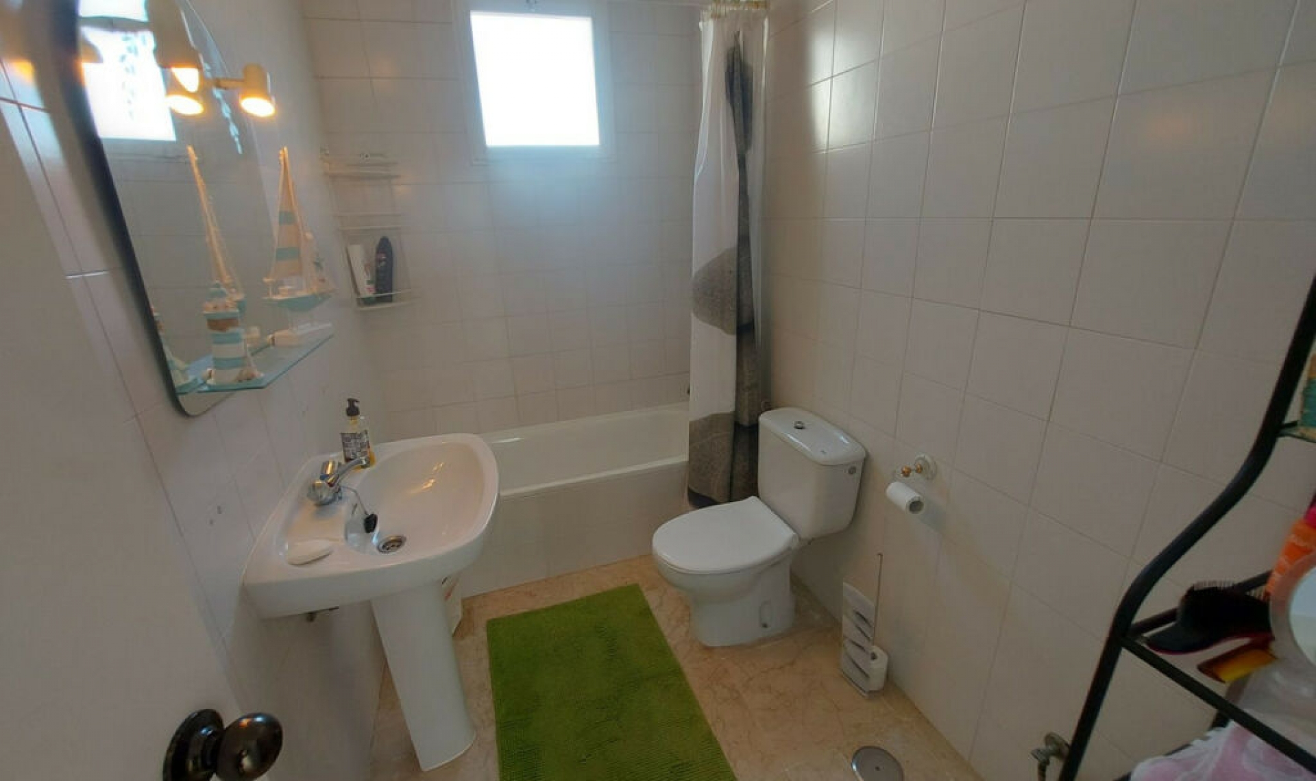 Resale - House -
La Duquesa