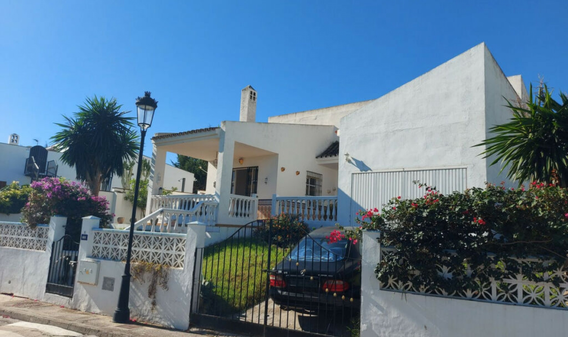 Resale - House -
La Duquesa